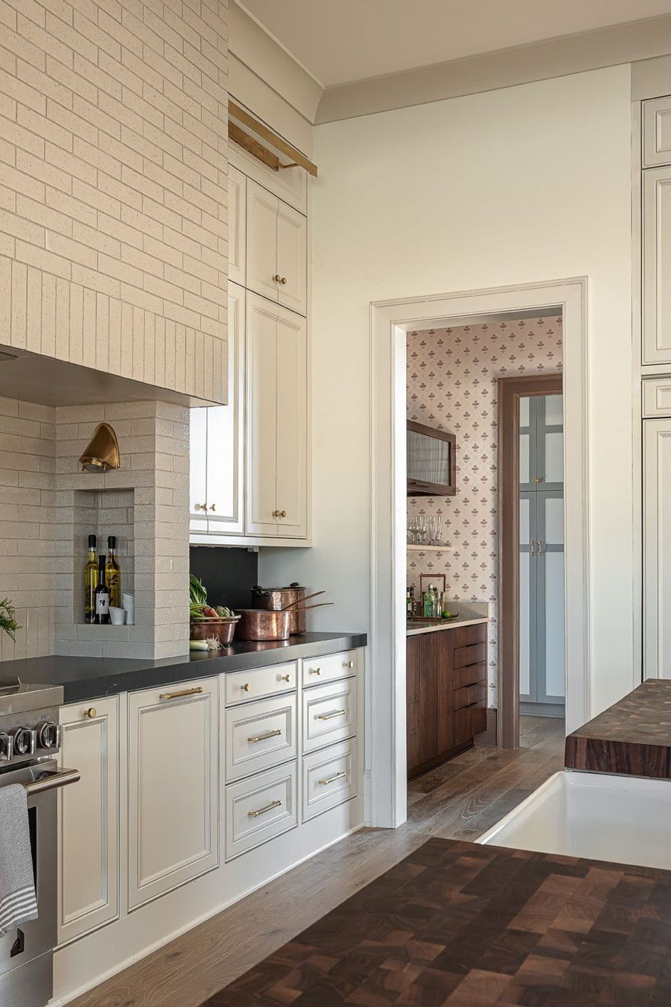 showhomethewarreninteriordesignkitchenoliveoilstorageniche-34.jpg