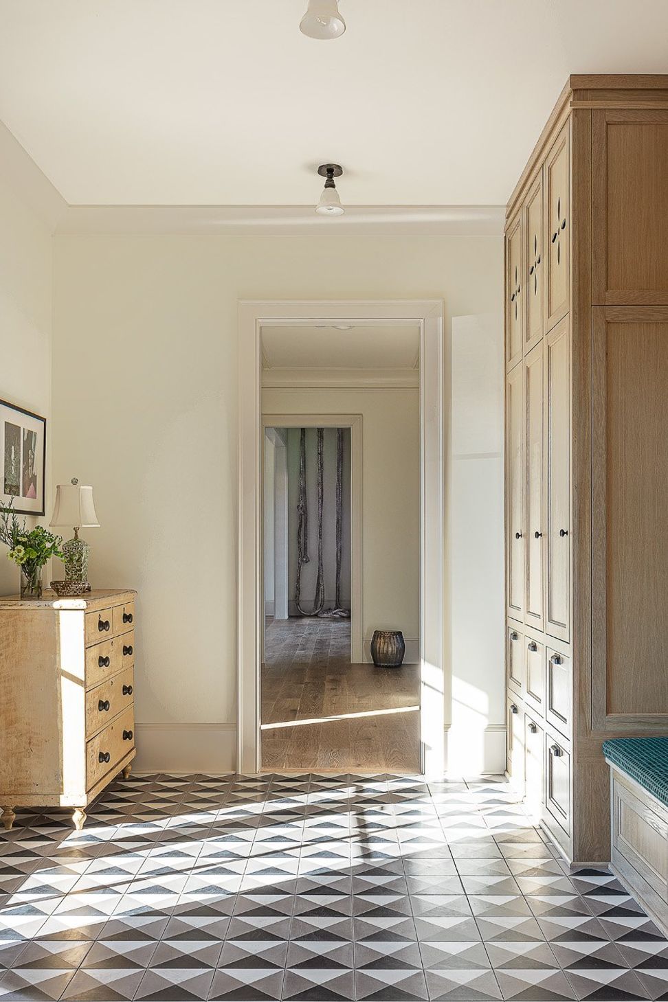 showhomethewarreninteriordesignmudroombuiltincabinetry-25.jpg
