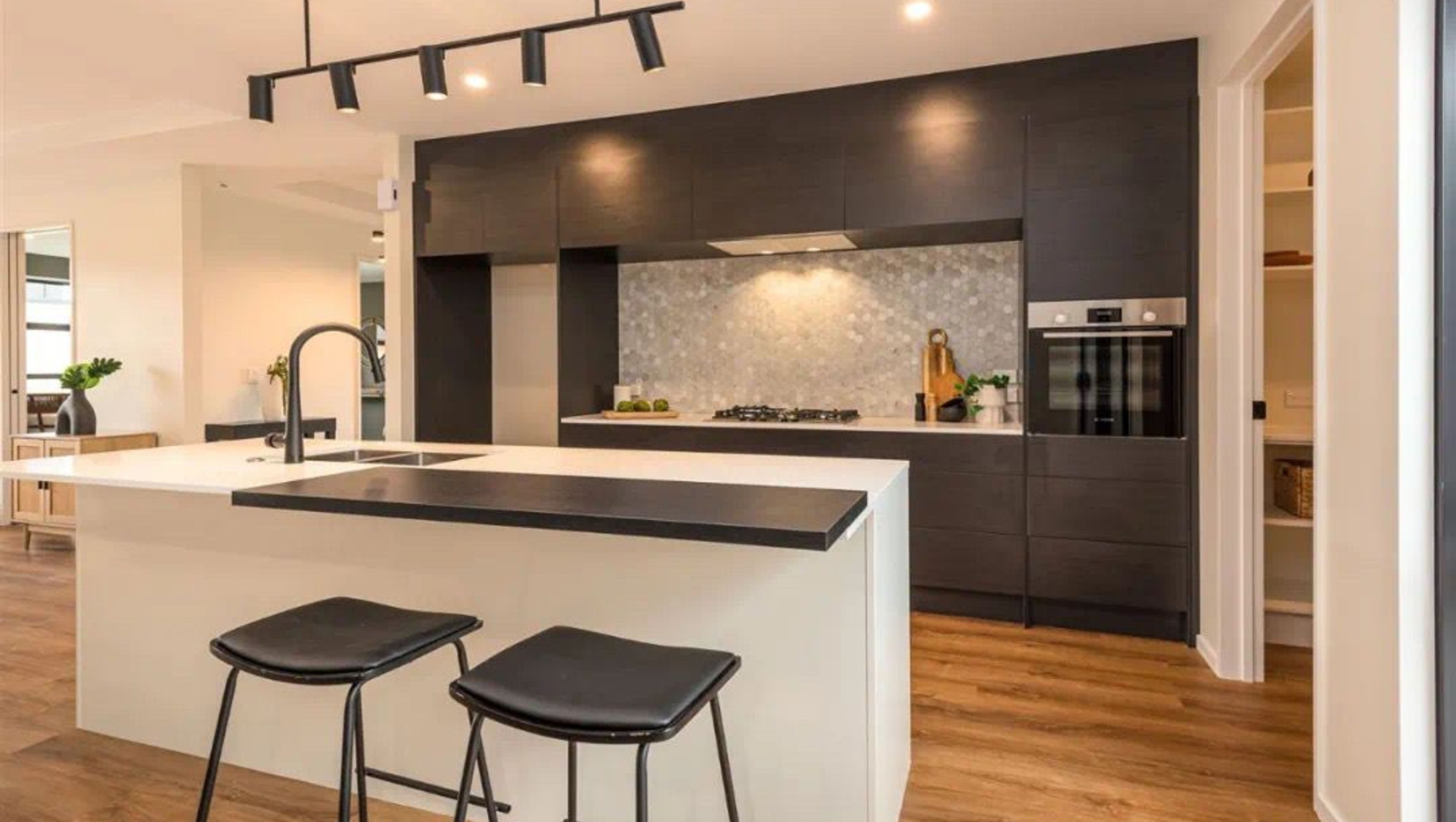 Contrast Kitchen