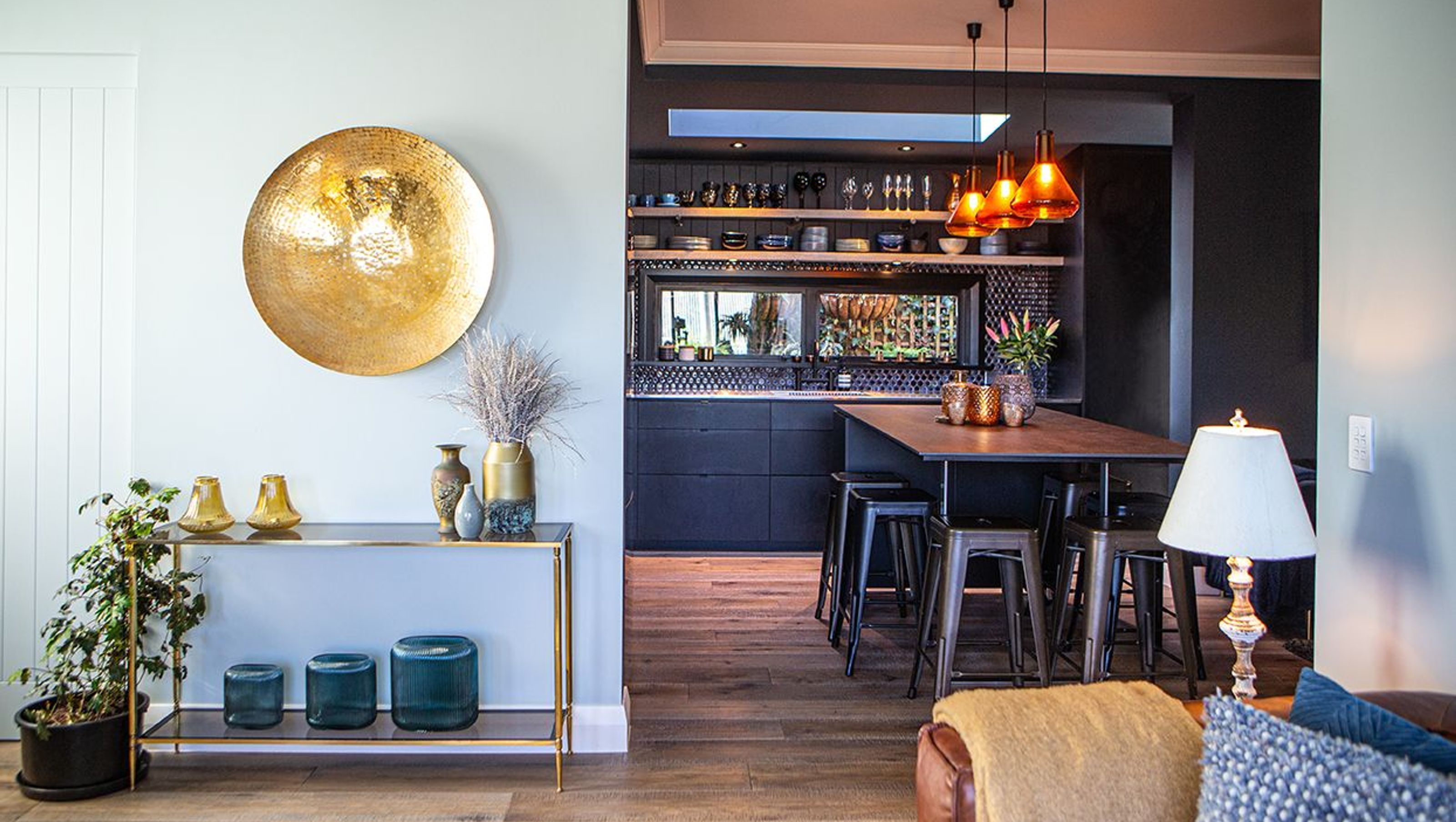 Kitchen: Light Meets Dark