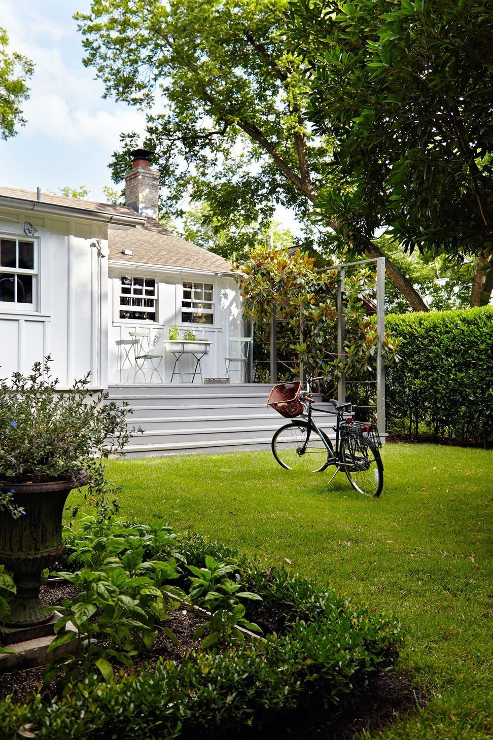 11HistoricHouseCuppettKilpatrickArchitectureandInteriorDesignaustin-tx-backyard-garden.jpg