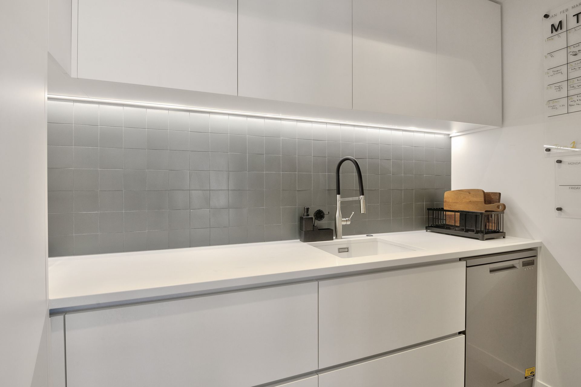French Oak + Turbine Grey, Auckland