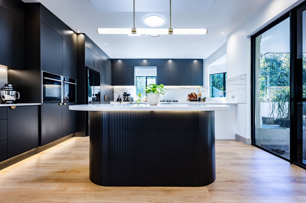Oatlands contemporary style black and white kitchen