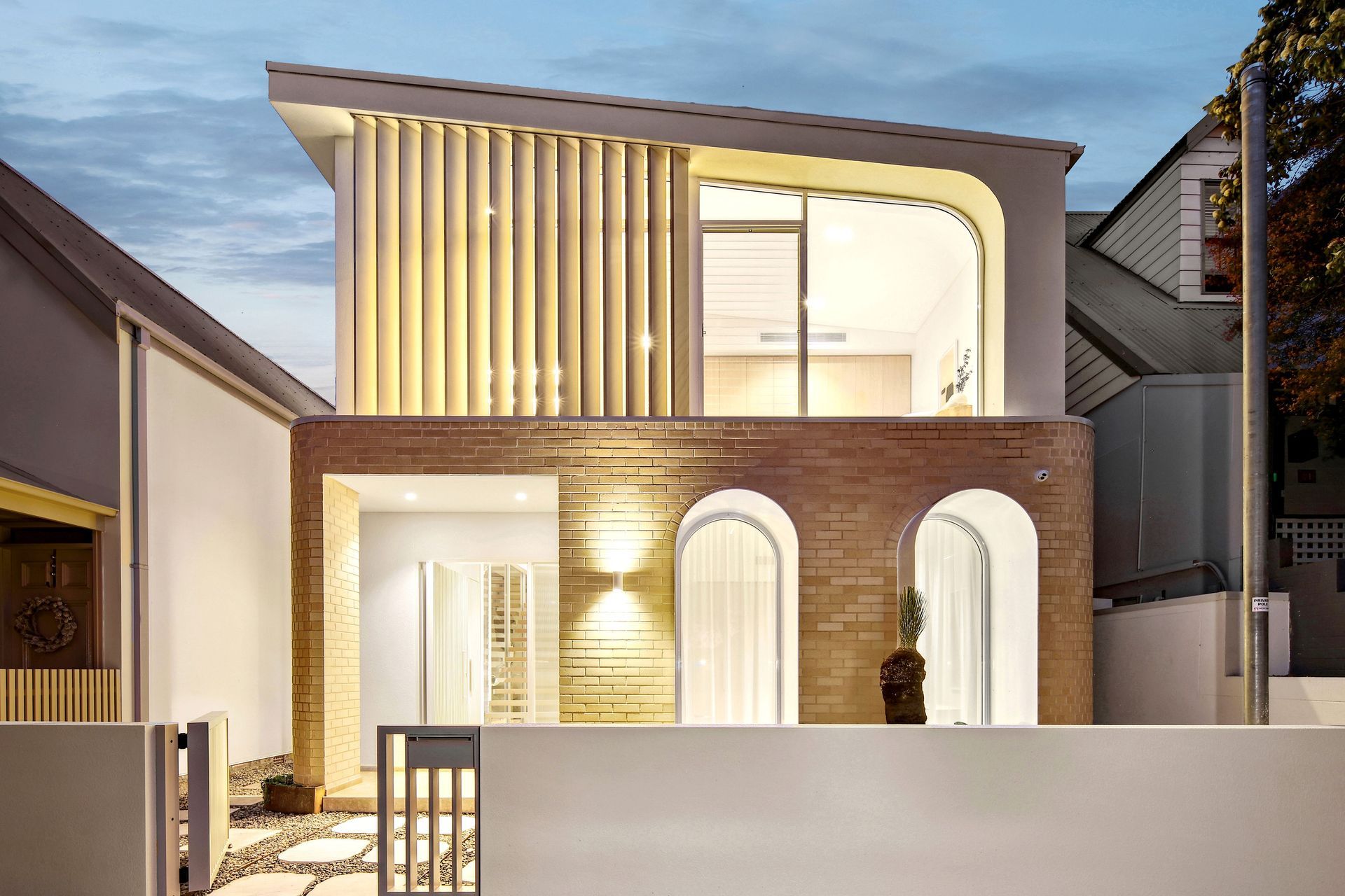 95FrancisStLeichhardtHighExterior3-v3.jpg
