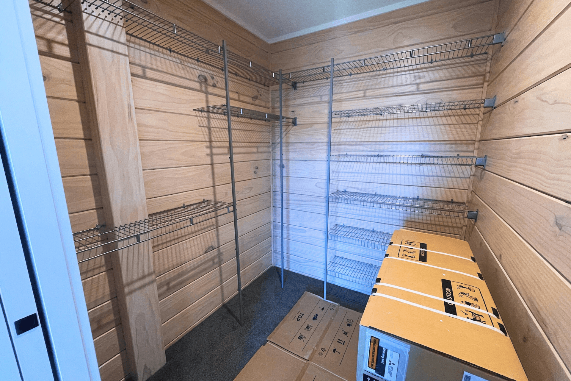 MH-SUNRISE-643-DblLandscape-2-Wardrobe-Jun25.png
