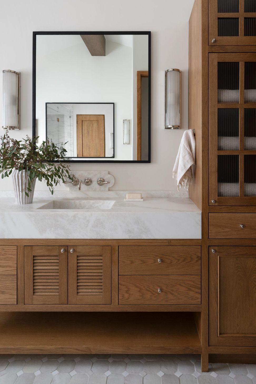 Main-Bedroom-Vanity-scaled-portrait-4918a12386797bc3e1a8b99b1a5a9695-02ktxdbcg9p4.jpg