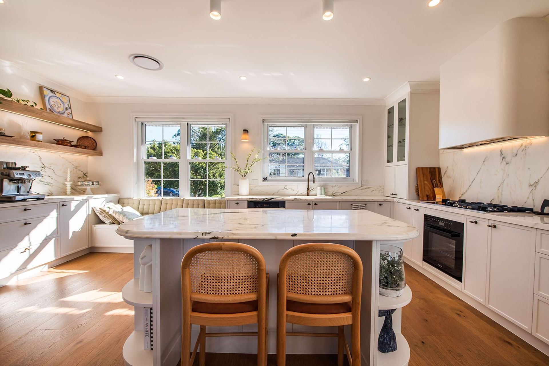 Modern-luxury-kitchen-design-premier-kitchens-sydney-meile-laminex-dulux-elica-01.jpg