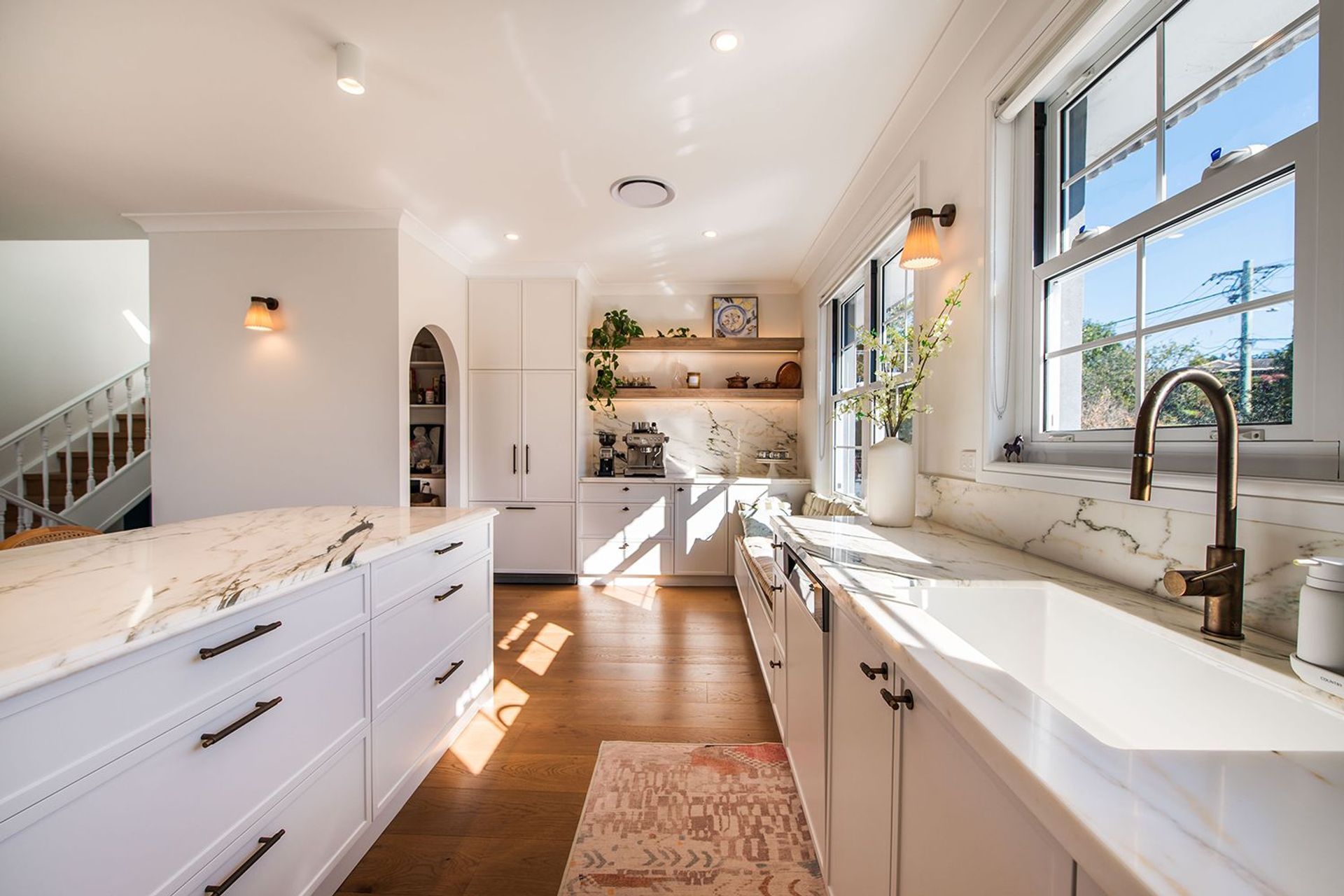 Modern-luxury-kitchen-design-premier-kitchens-sydney-meile-laminex-dulux-elica-04.jpg