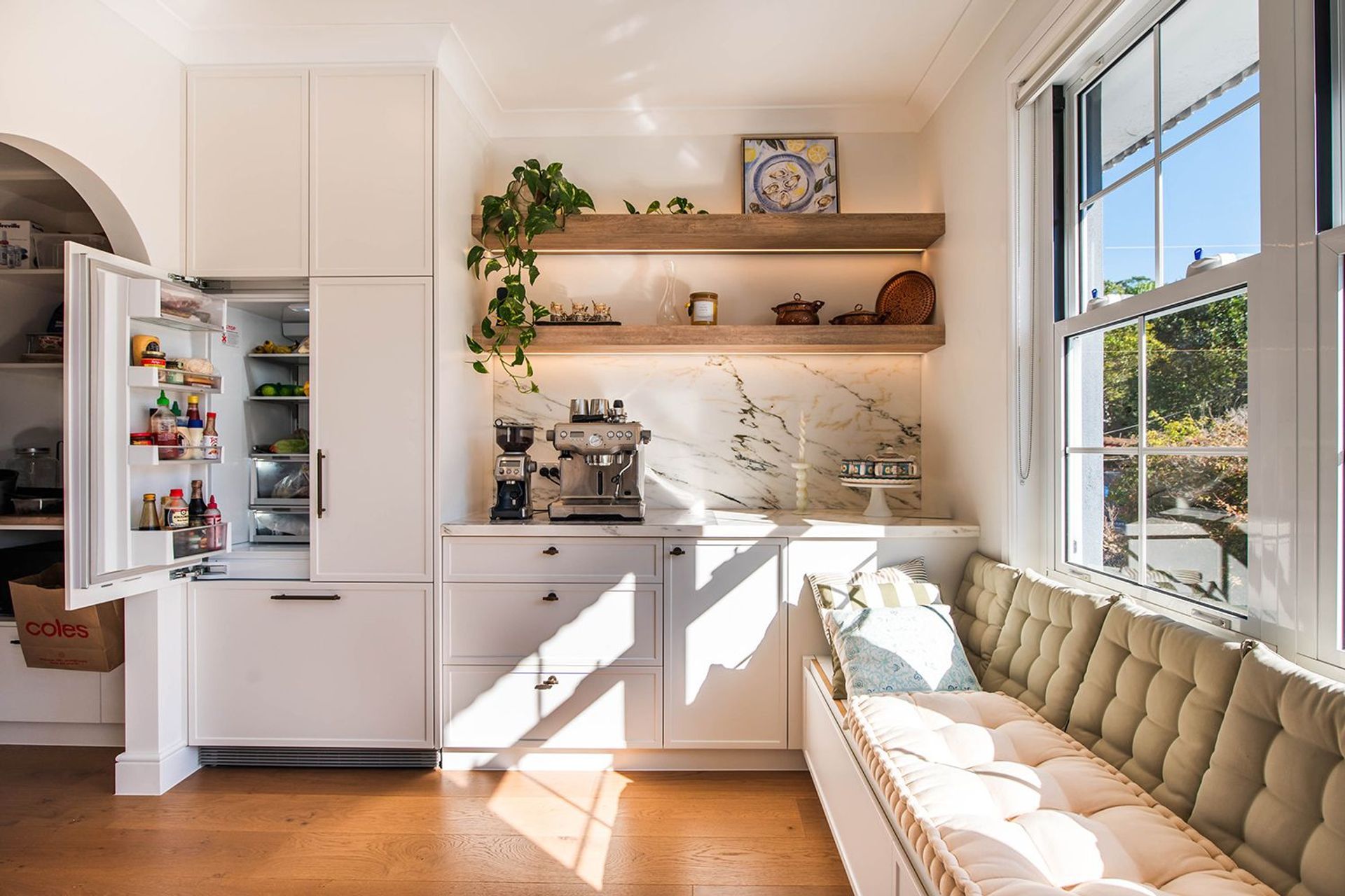 Modern-luxury-kitchen-design-premier-kitchens-sydney-meile-laminex-dulux-elica-06.jpg