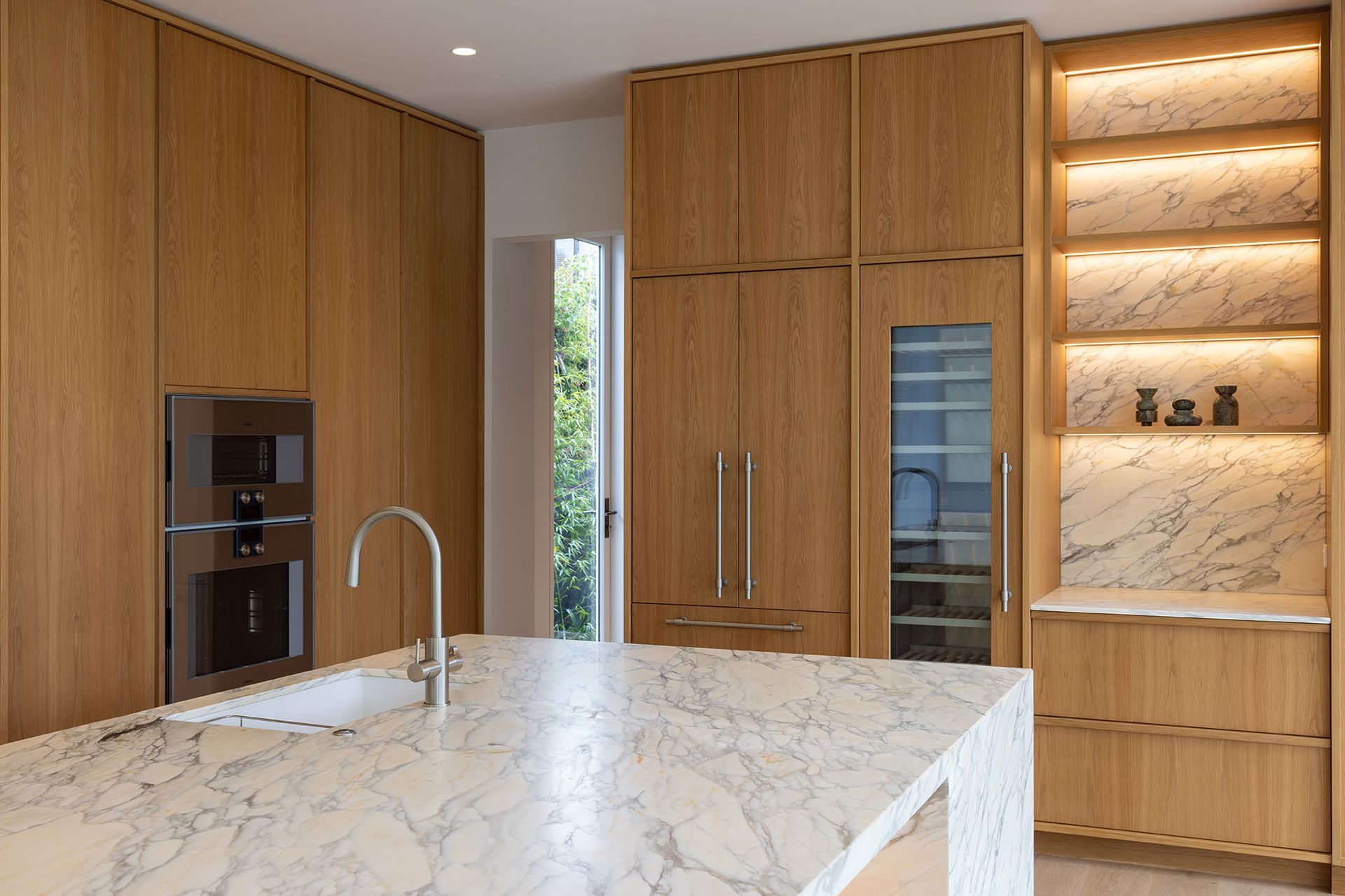 Neo-Design-custom-kitchen-oak-marble-shaker10-v3.jpg
