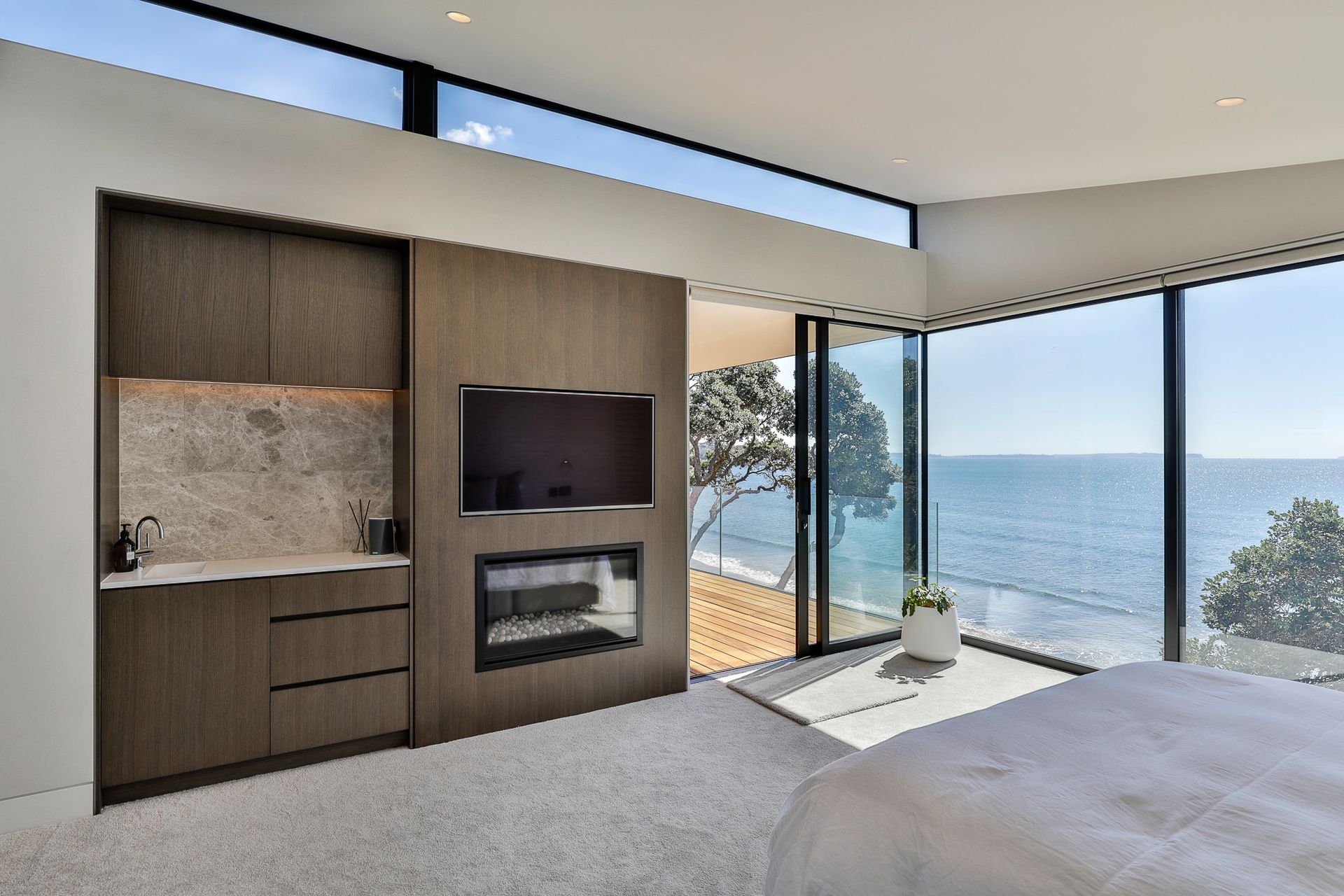 Prime Veneer, American White Oak - Quarter Cut. Designed by Peta Davy from Yellowfox &amp; Craig Hewetson from Hewe Kitchens &amp; Interiors