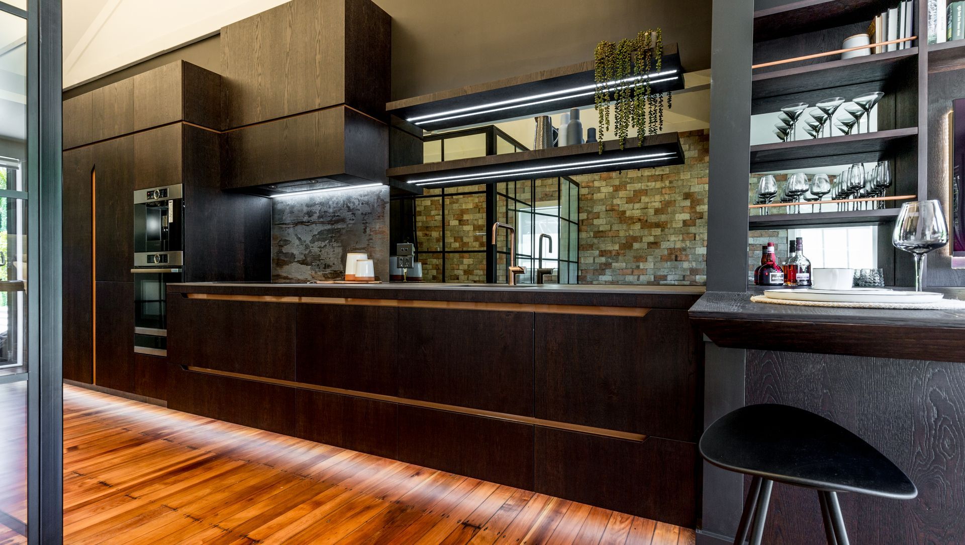 “New York” inspired kitchen showing symbiosis between functionality and design banner