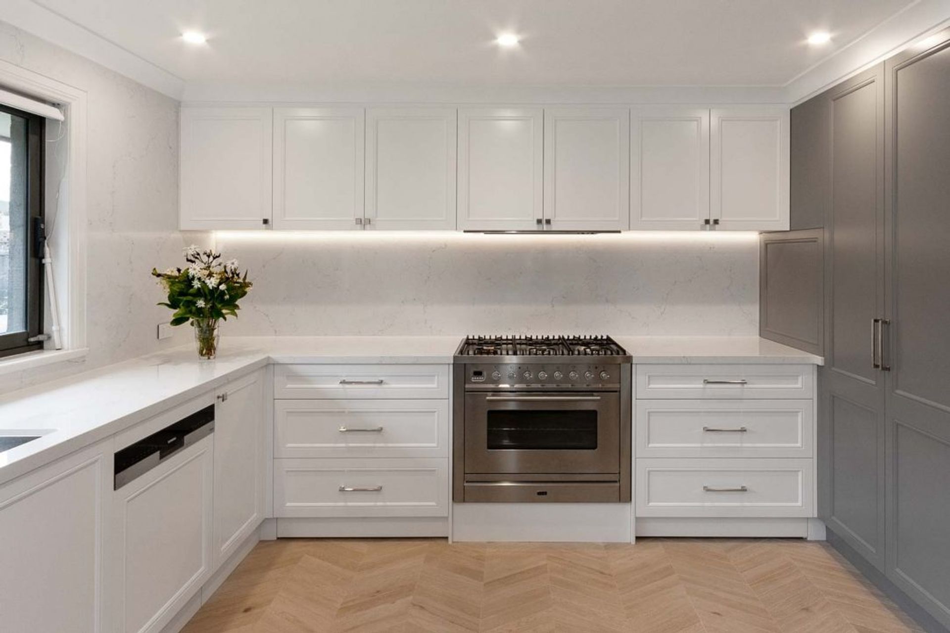 kitchen-design-dulux-LG-fridge-miele-oven-zip-tap-quantum-quartz-benchtop-ilve-cooker-franke-sink-2-1084x723.jpg