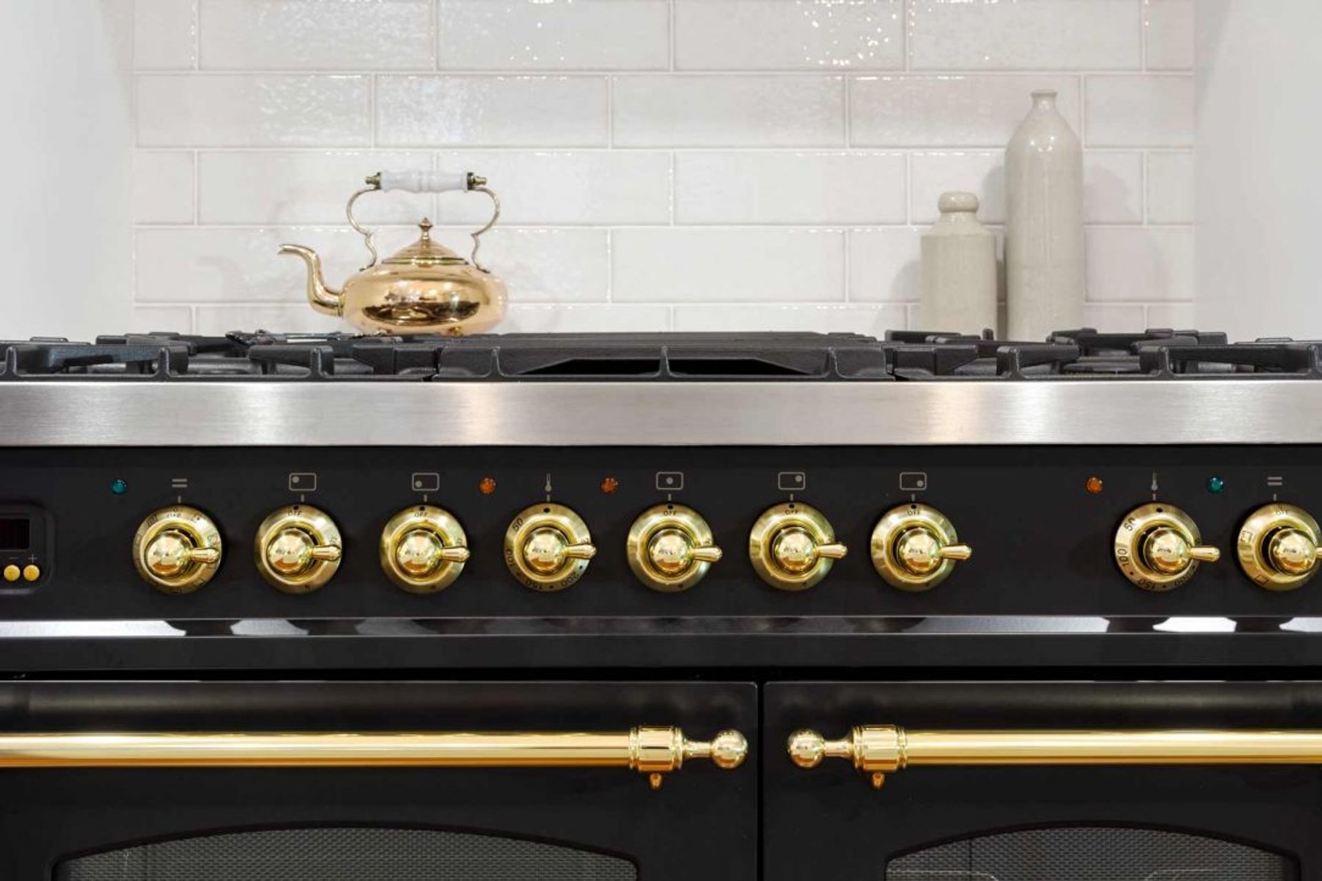 kitchen-design-dulux-polyurethane-ilve-cooker-shaker-french-provincial-premier-kitchens-sydney-10-1084x723.jpg