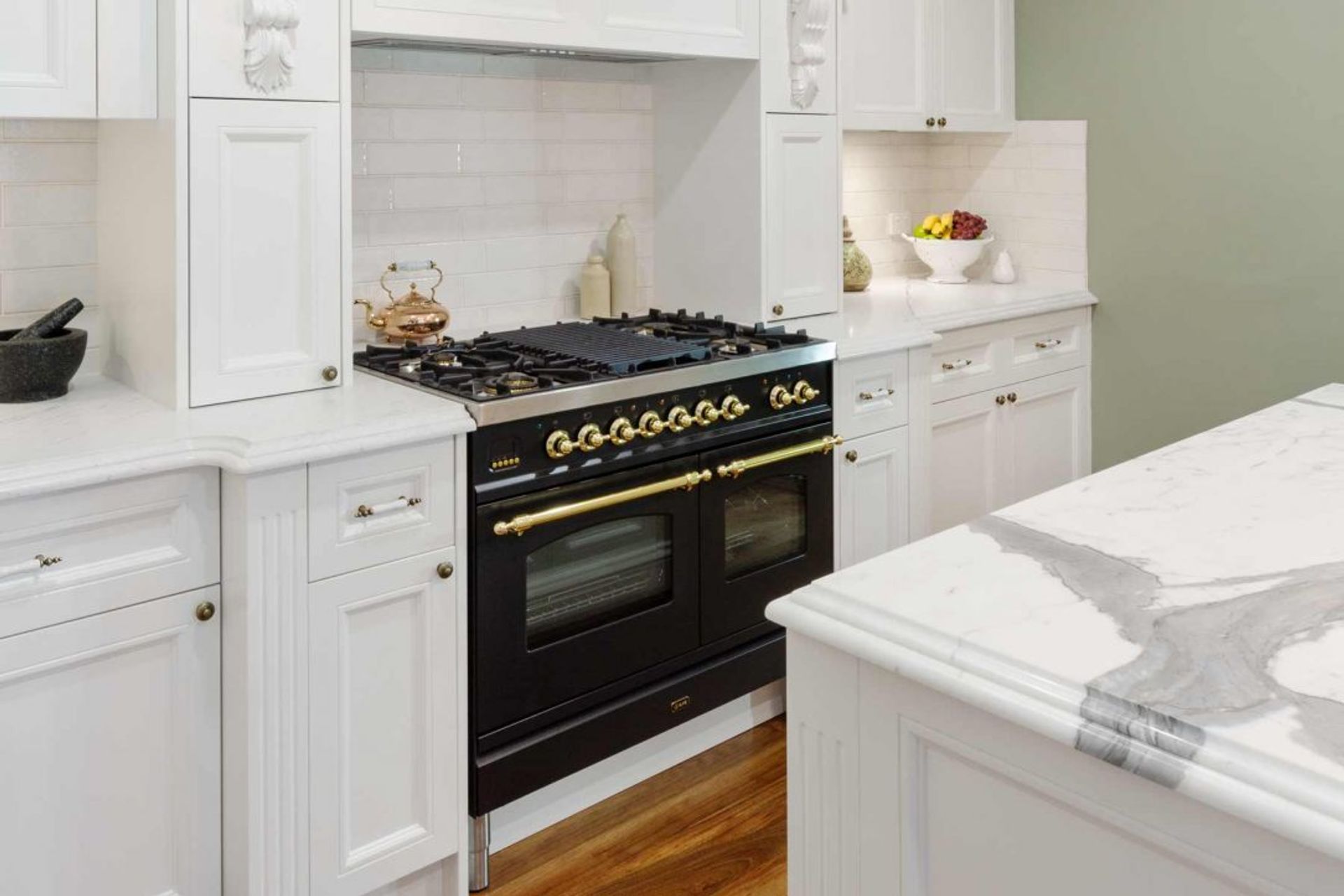 kitchen-design-dulux-polyurethane-ilve-cooker-shaker-french-provincial-premier-kitchens-sydney-7-1084x723.jpg