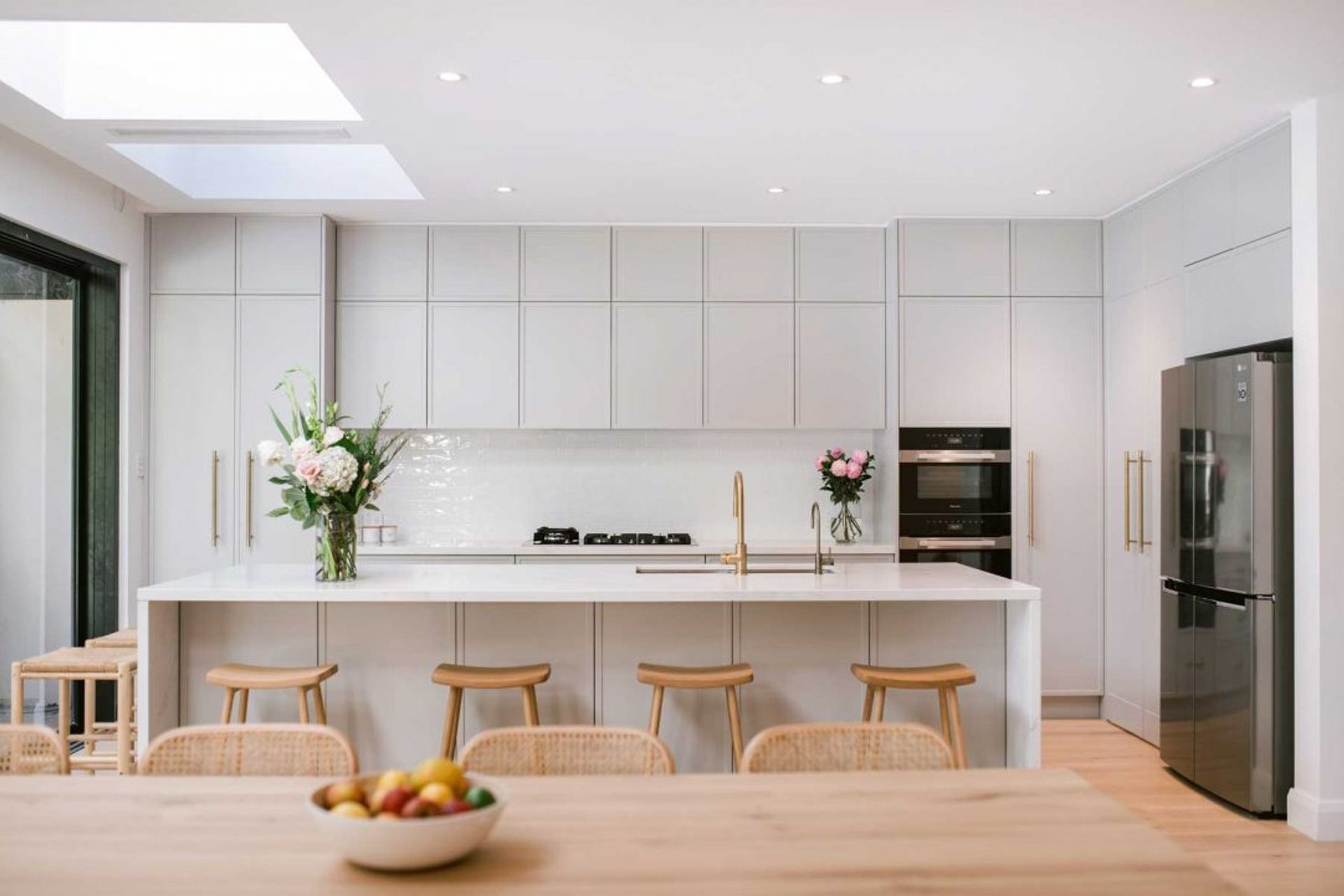 kitchen-design-sydney-mosman-modern-white-kitchen-01-1084x721.jpg