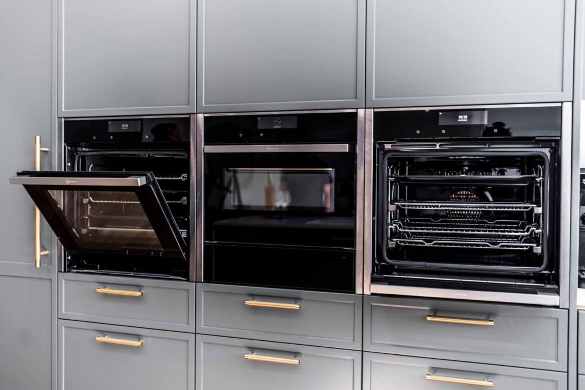 modern-luxury-kitchen-design-premier-kitchens-stone-benchtop-renovations-neff-appliances-12-1084x721.jpg