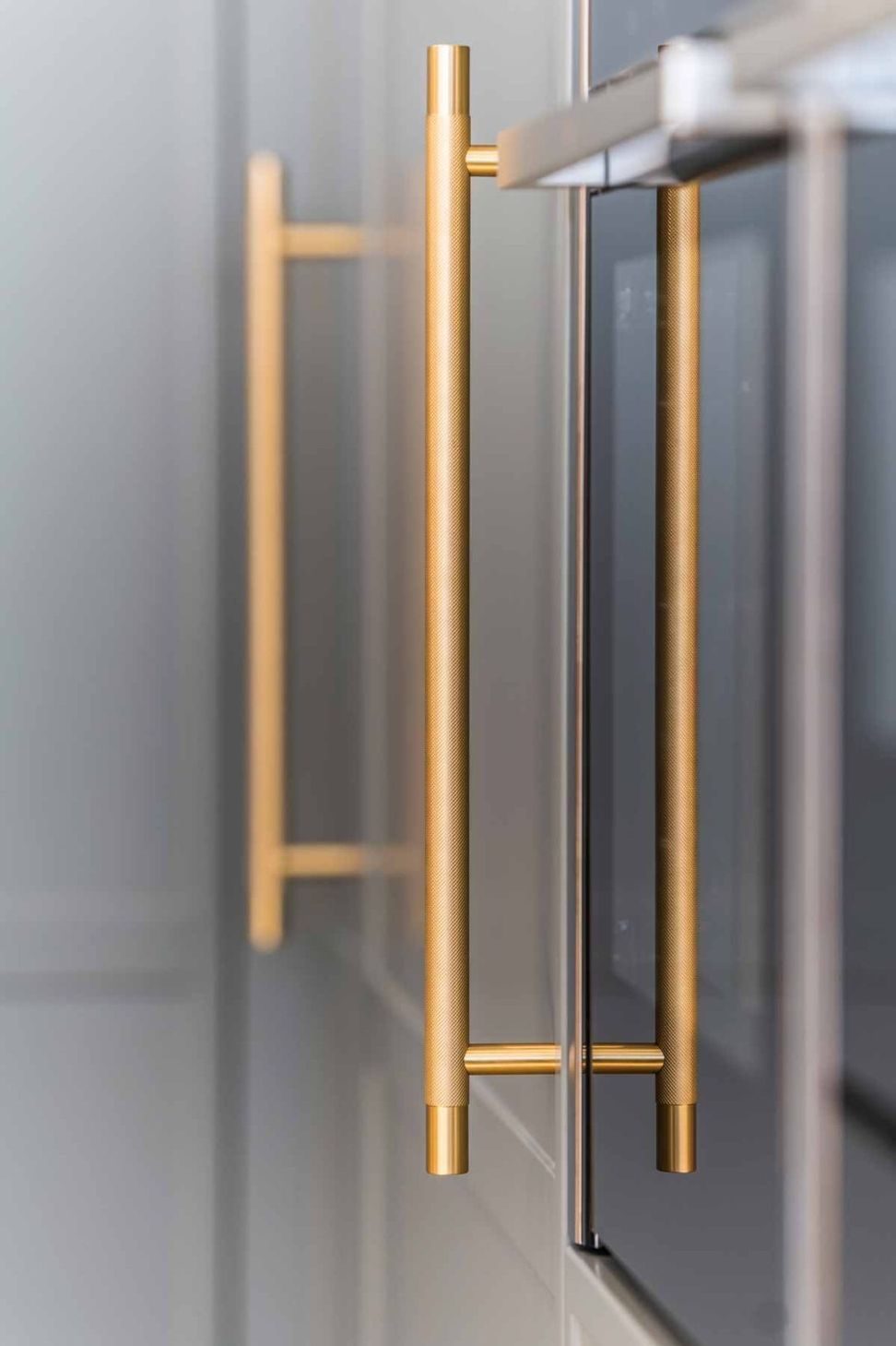 modern-luxury-kitchen-design-premier-kitchens-stone-benchtop-renovations-neff-appliances-6-gold-handles-1084x1629.jpg