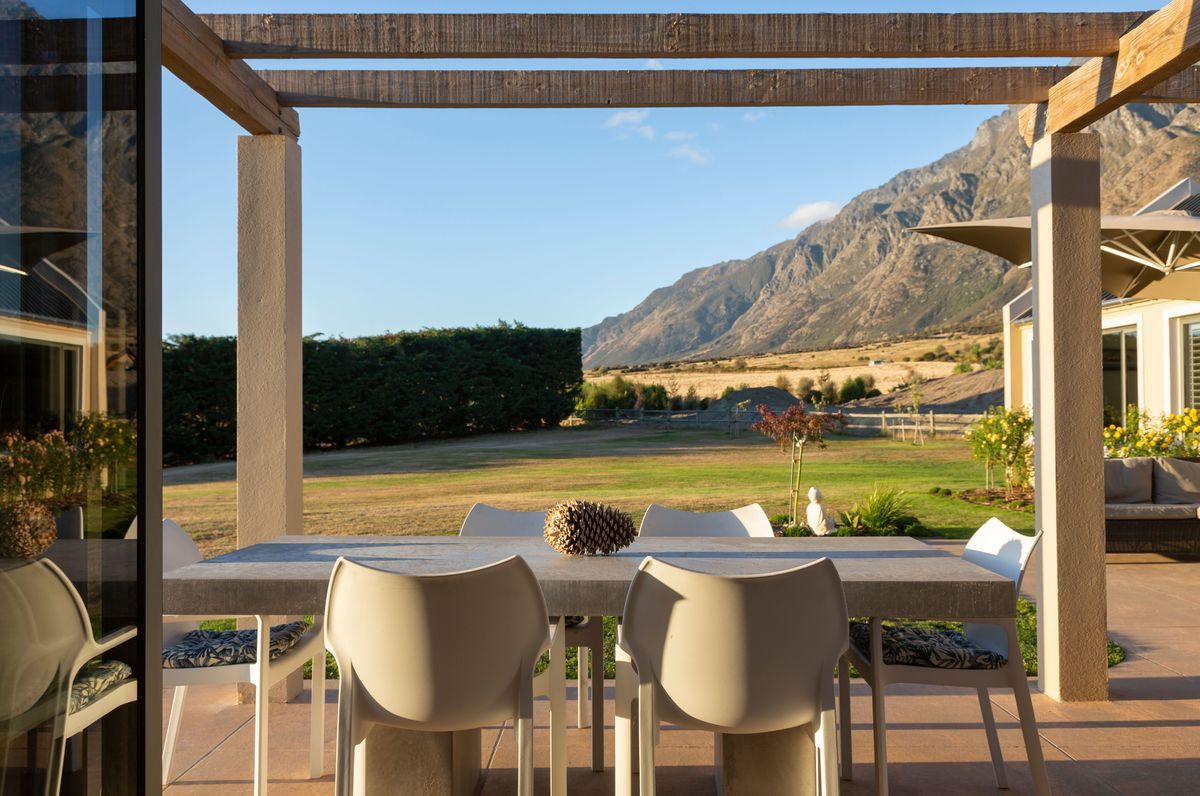 Oraka Lakeside Estate | Glen Cayless Builder