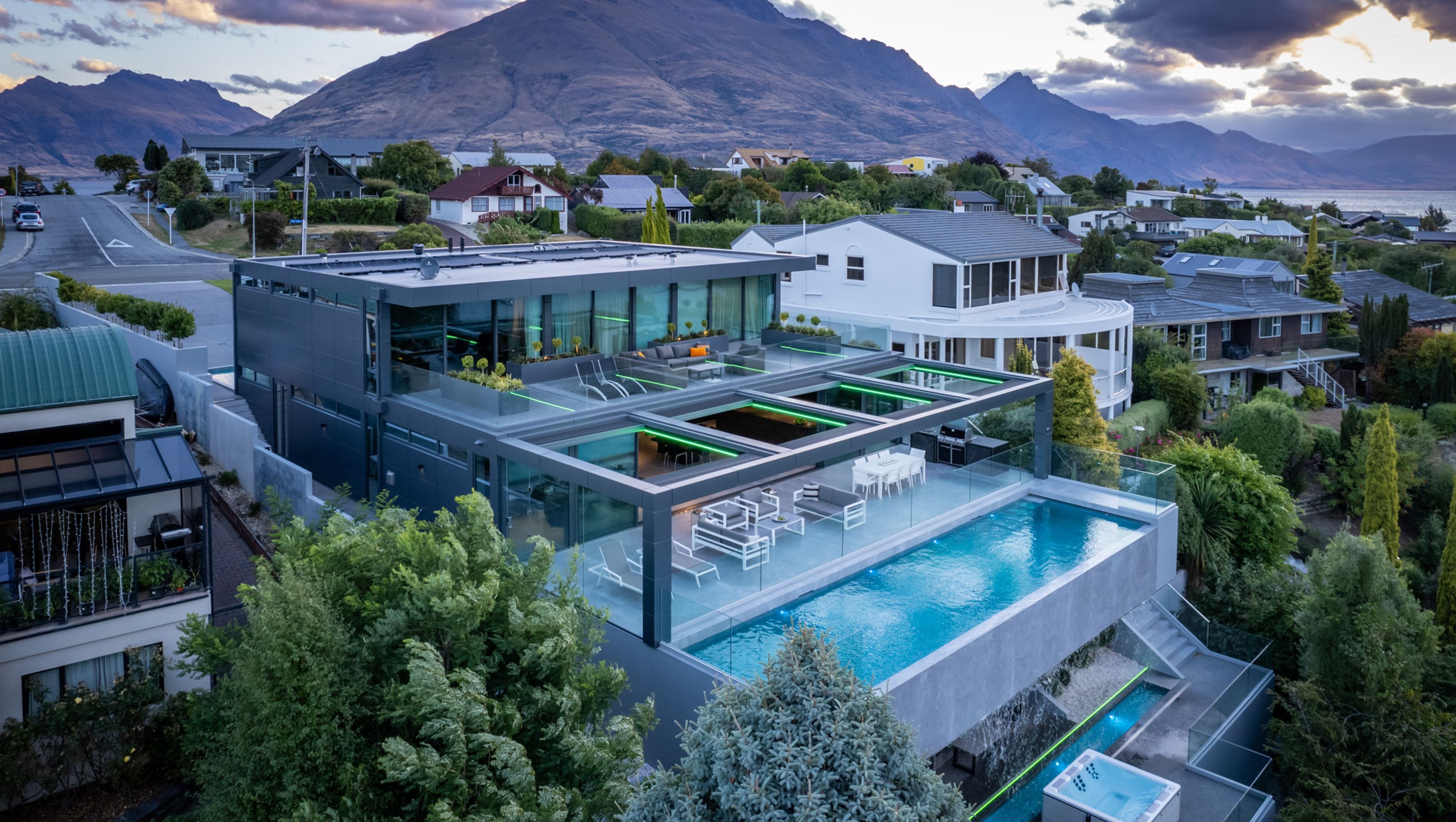 Queenstown Platinum Pool