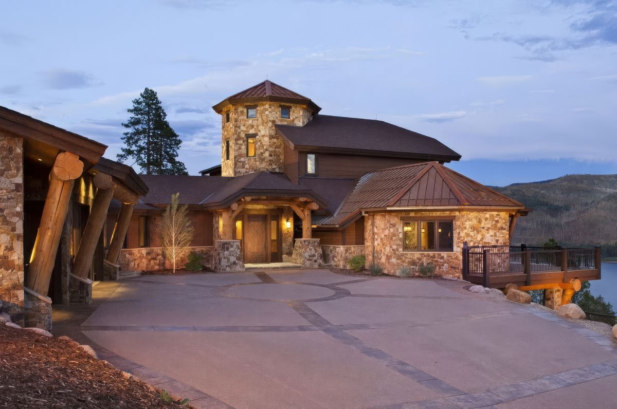 Vallicito Reservoir Log Home