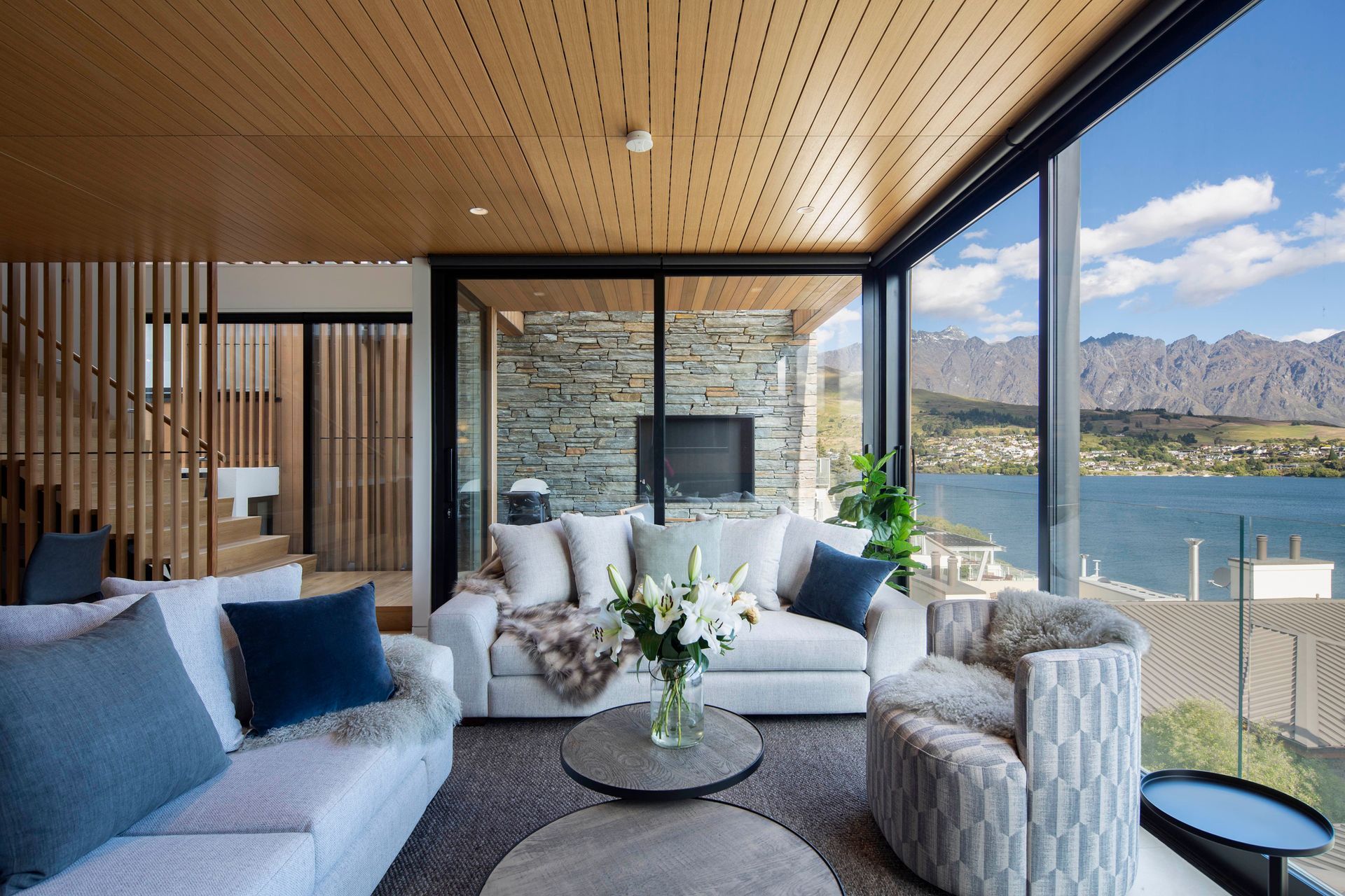 Lakeside Villa | QLPM &amp; Rohan Architects