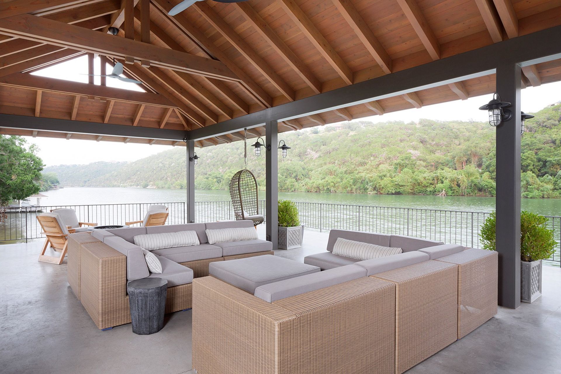 Mark-Richardson-Architects-On-The-Water-Lake-Dock-Austin-Texas-02.jpg