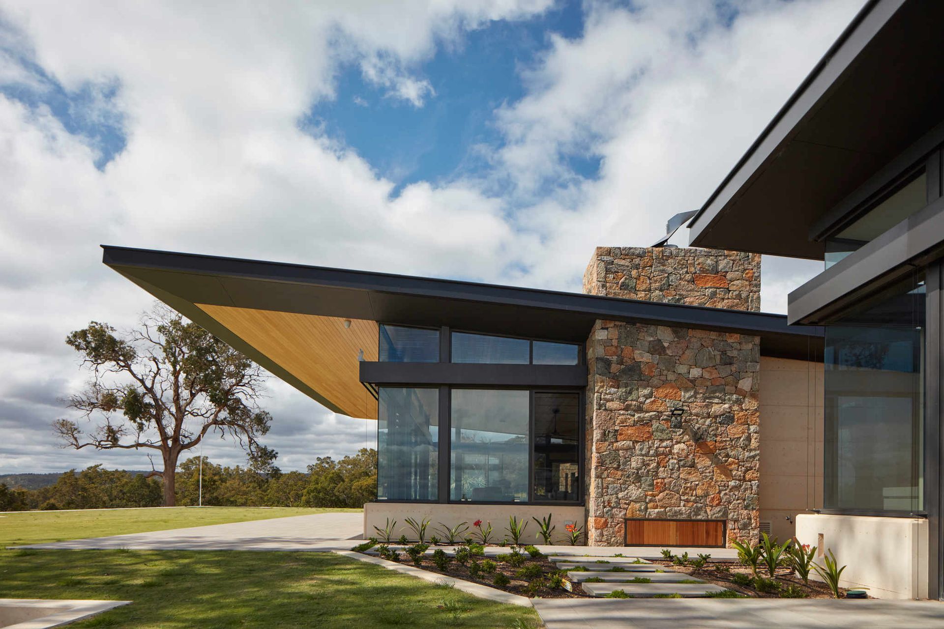 AX-H1600XXL-SS-Libbys-Retreat-Meelon-WA-Exterior-4.jpeg