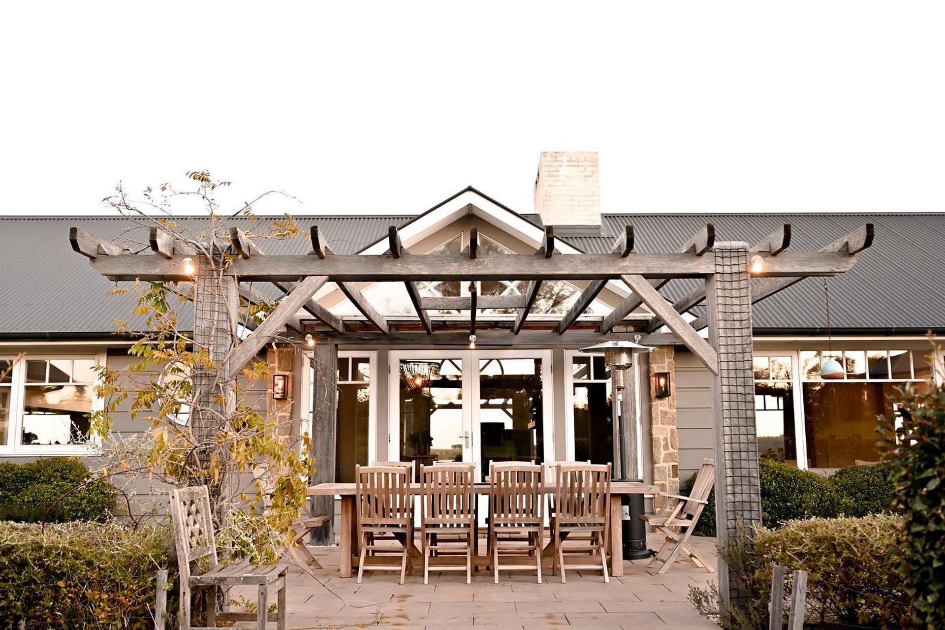 AX-i1000IB-DS-Monterey-House-Berrima-NSW-Exterior-3.jpeg