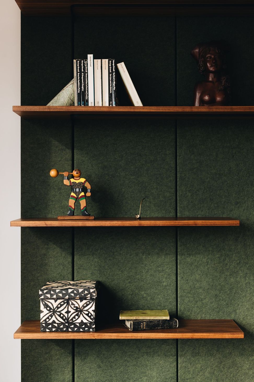 Lounge003small.jpg
