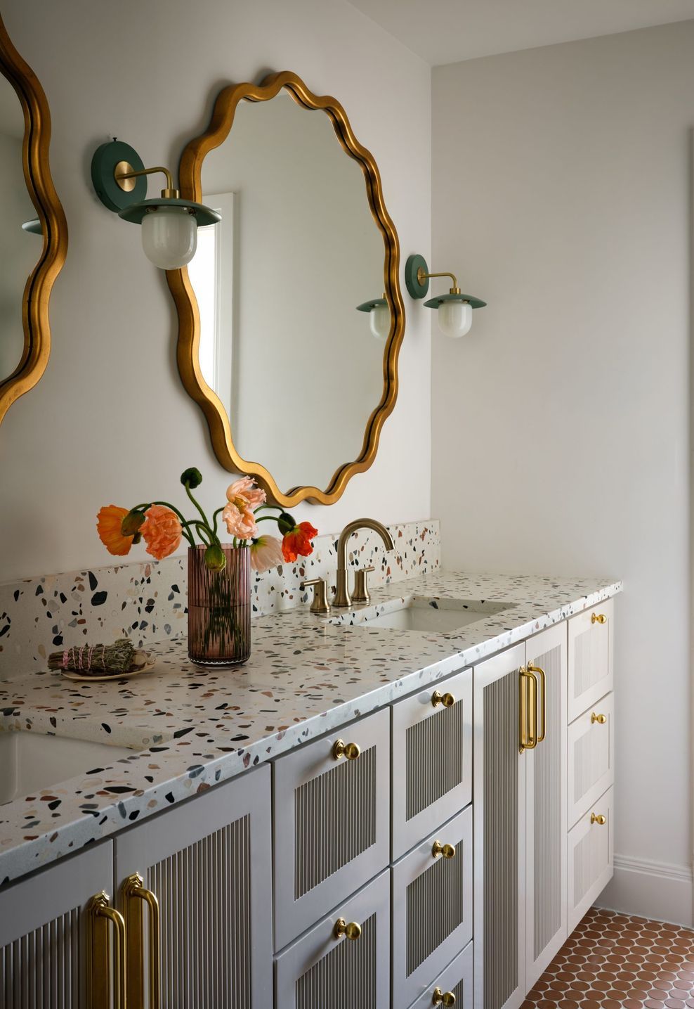 The-Uplands-Girls-Bathroom-Etch-Design-Group-scaled-portrait-4398886b3733773f1c471bcd9a9132a1-zvg876nqt2mr-v2.jpg