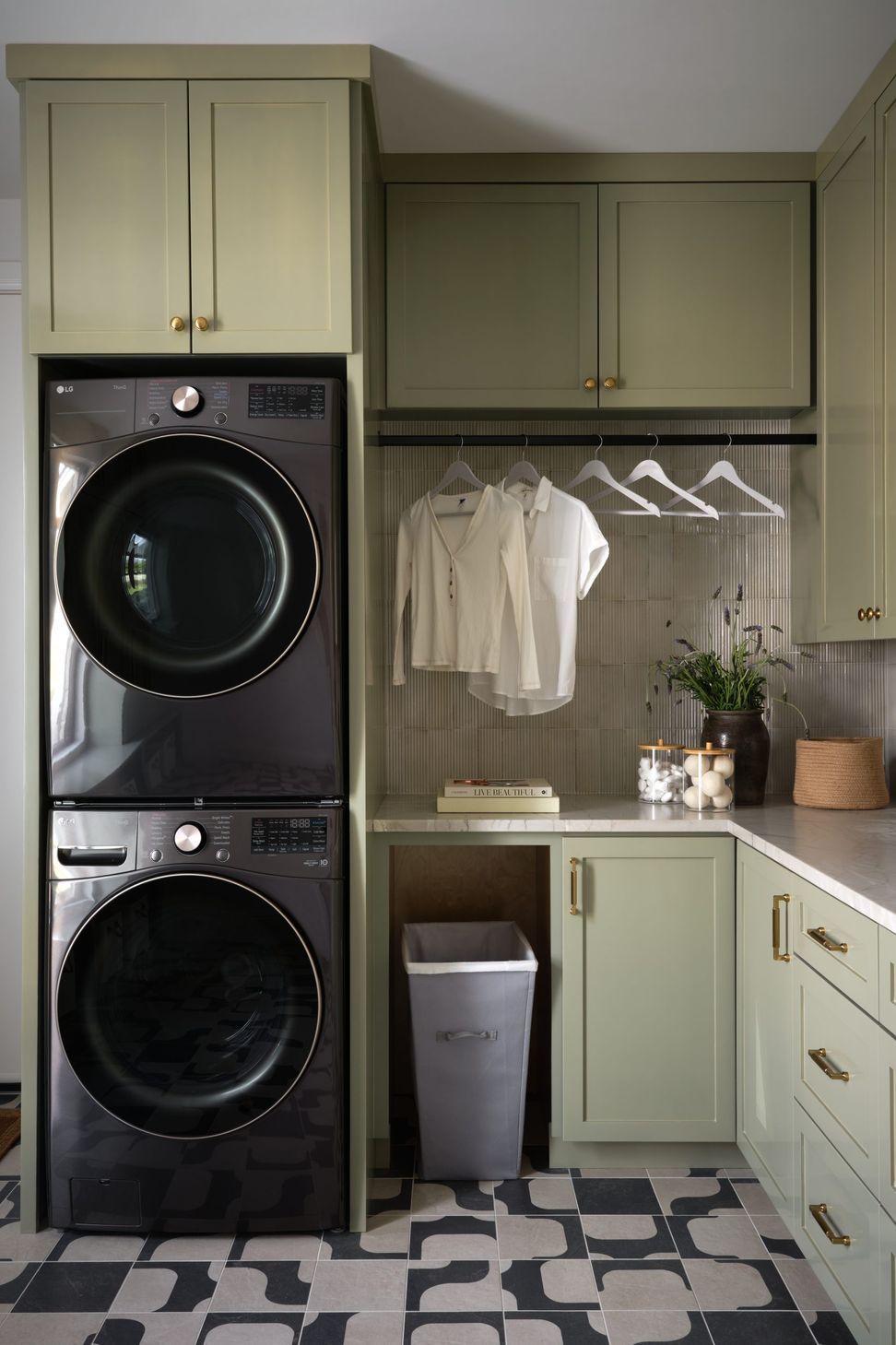 The-Uplands-Laundry-Room-Etch-Design-Group-scaled-portrait-4afbe98de45656aac663207d77ff69d9-yra8nt4cx07h.jpg