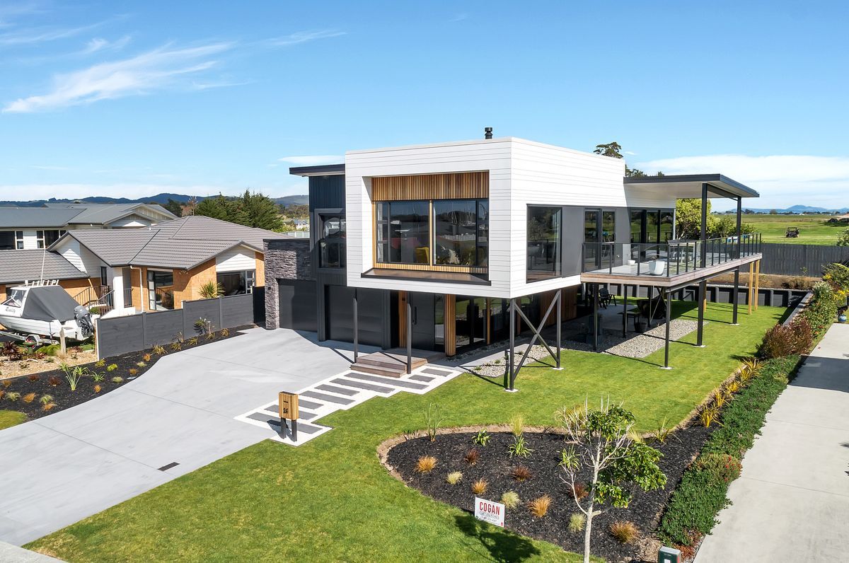 Marsden Cove- Northland- Luxury / Beach House / Outdoor Living / New Build  by Cogan Custom Homes