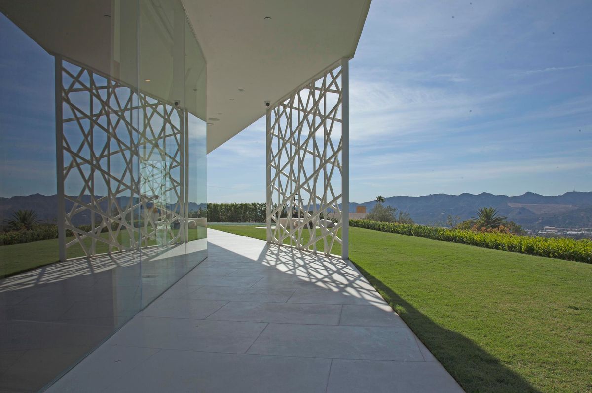 House of Seven Screens
