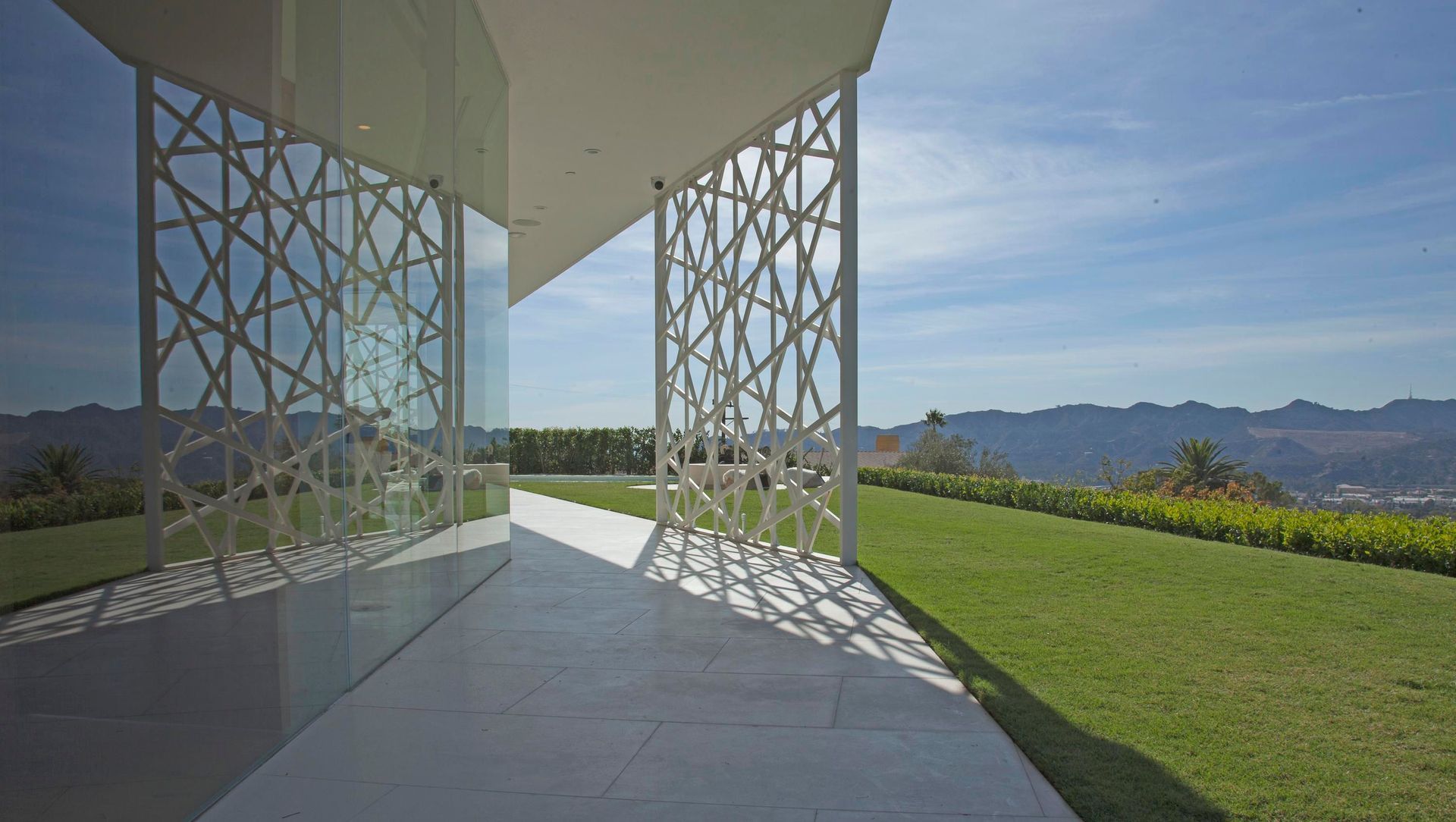 House of Seven Screens banner