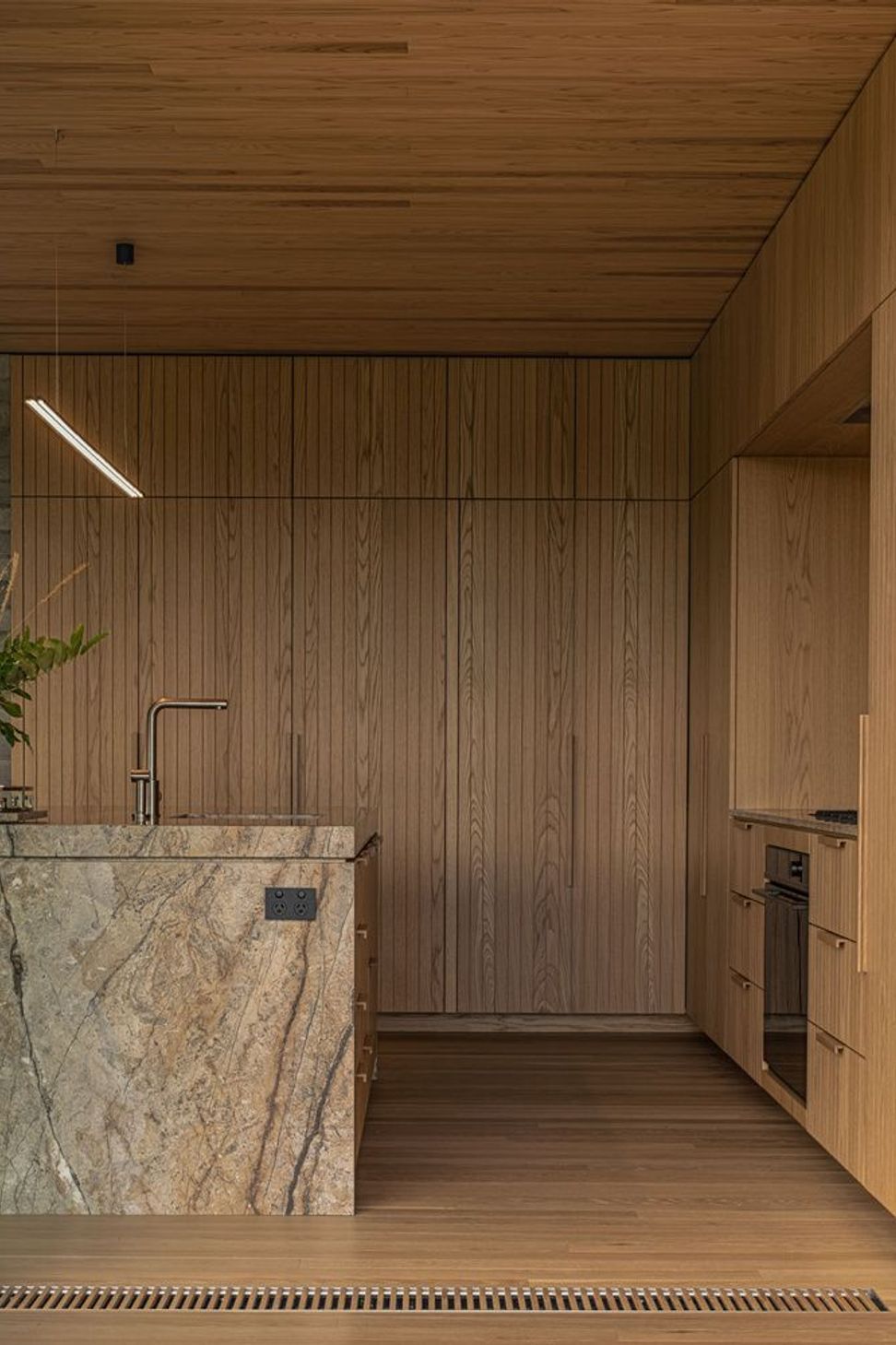 05Wanaka-SKI-HouseKitchenCasey-Moore05.jpg