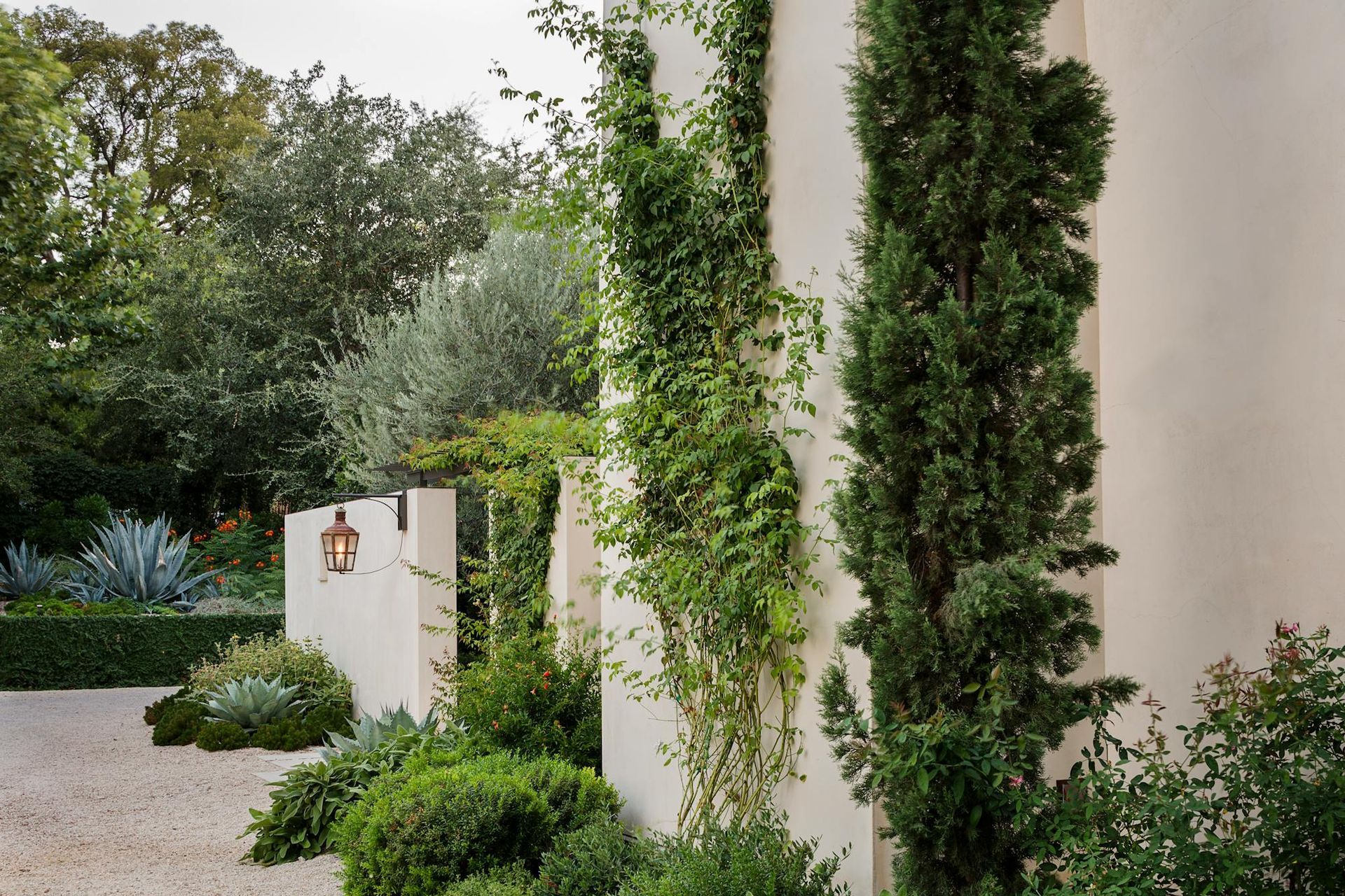 0805-Tarryhill-Andrew-Pogue-H-Ext-Courtyard-Entrance-4.jpg