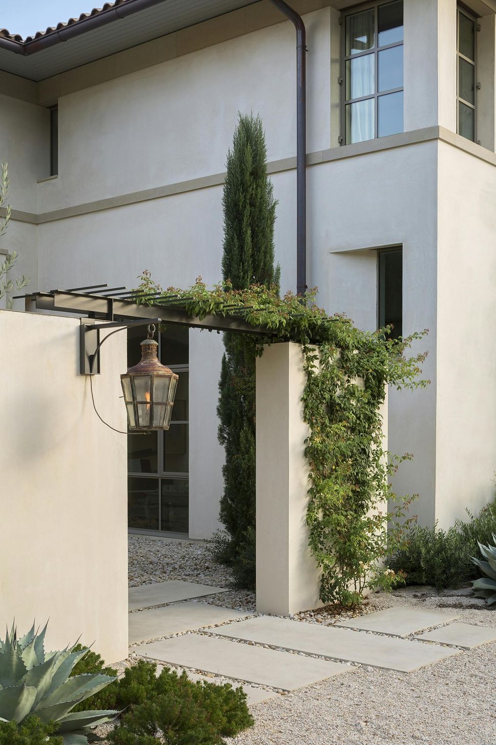0805-Tarryhill-Andrew-Pogue-V-Ext-Courtyard-Enterance-5.jpg