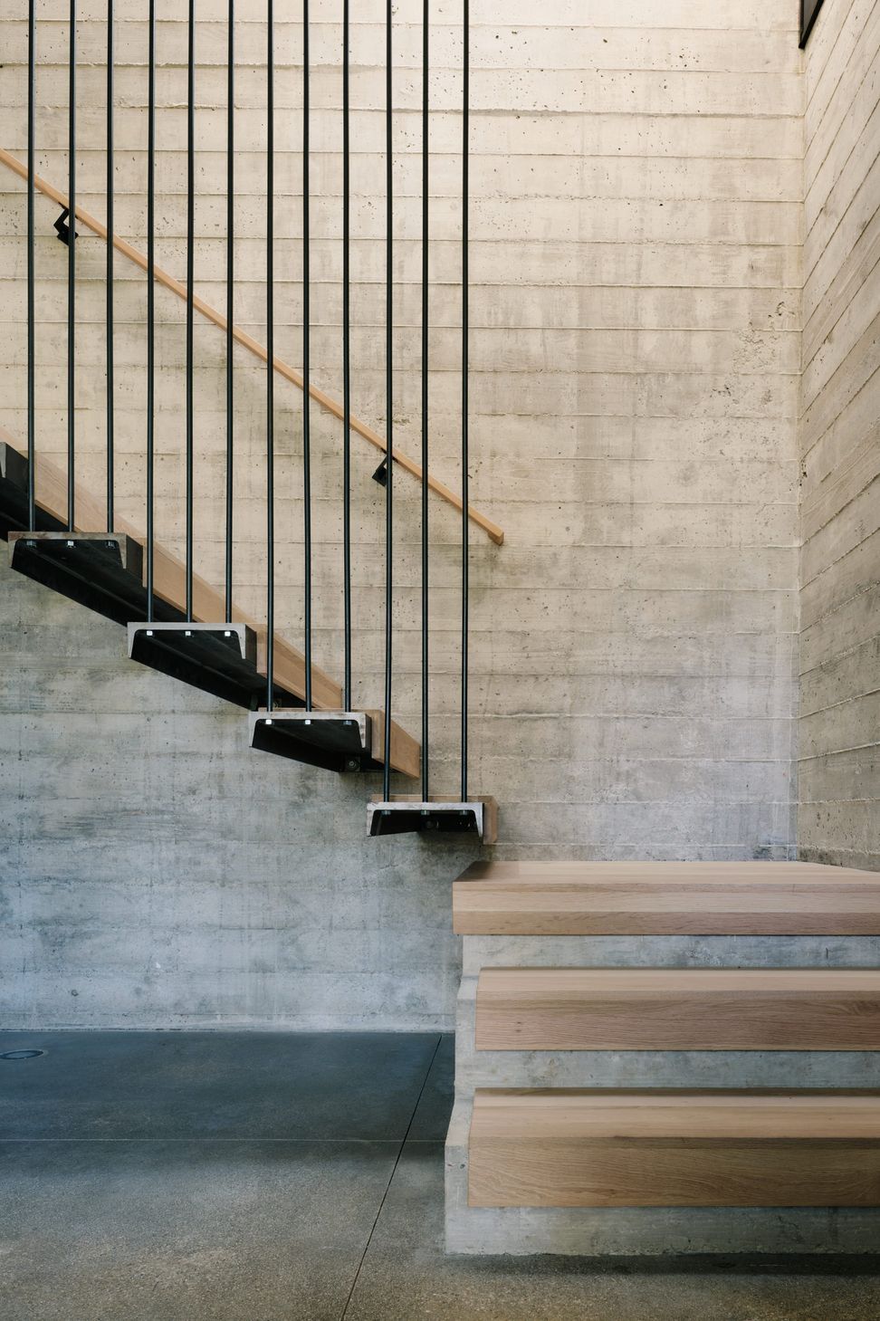 1158Cragmontlowerstairlanding.jpg
