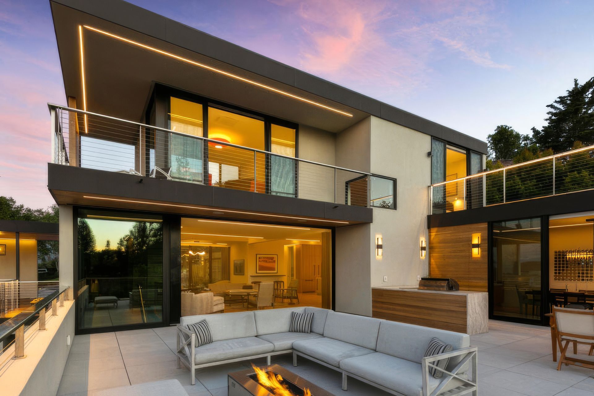 16123-Greenwood-Rd-Monte-large-003-126-Rear-Exterior-1500x1000-72dpi-800x600-upscaled-by-Replicate.jpg