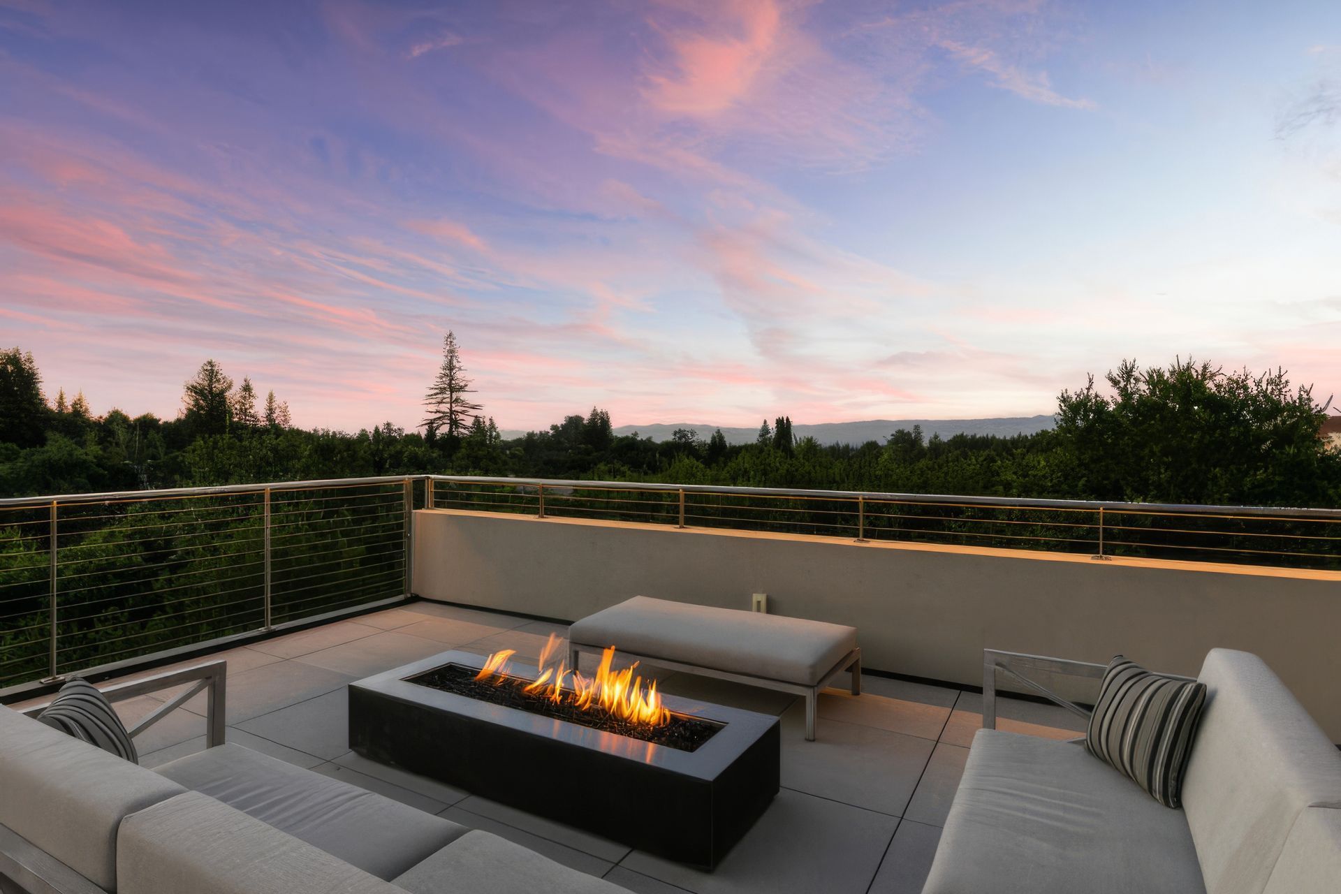 16123-Greenwood-Rd-Monte-large-029-121-Main-Level-Terrace-Twilight-1500x1000-72dpi-800x600-upscaled-by-Replicate.jpg