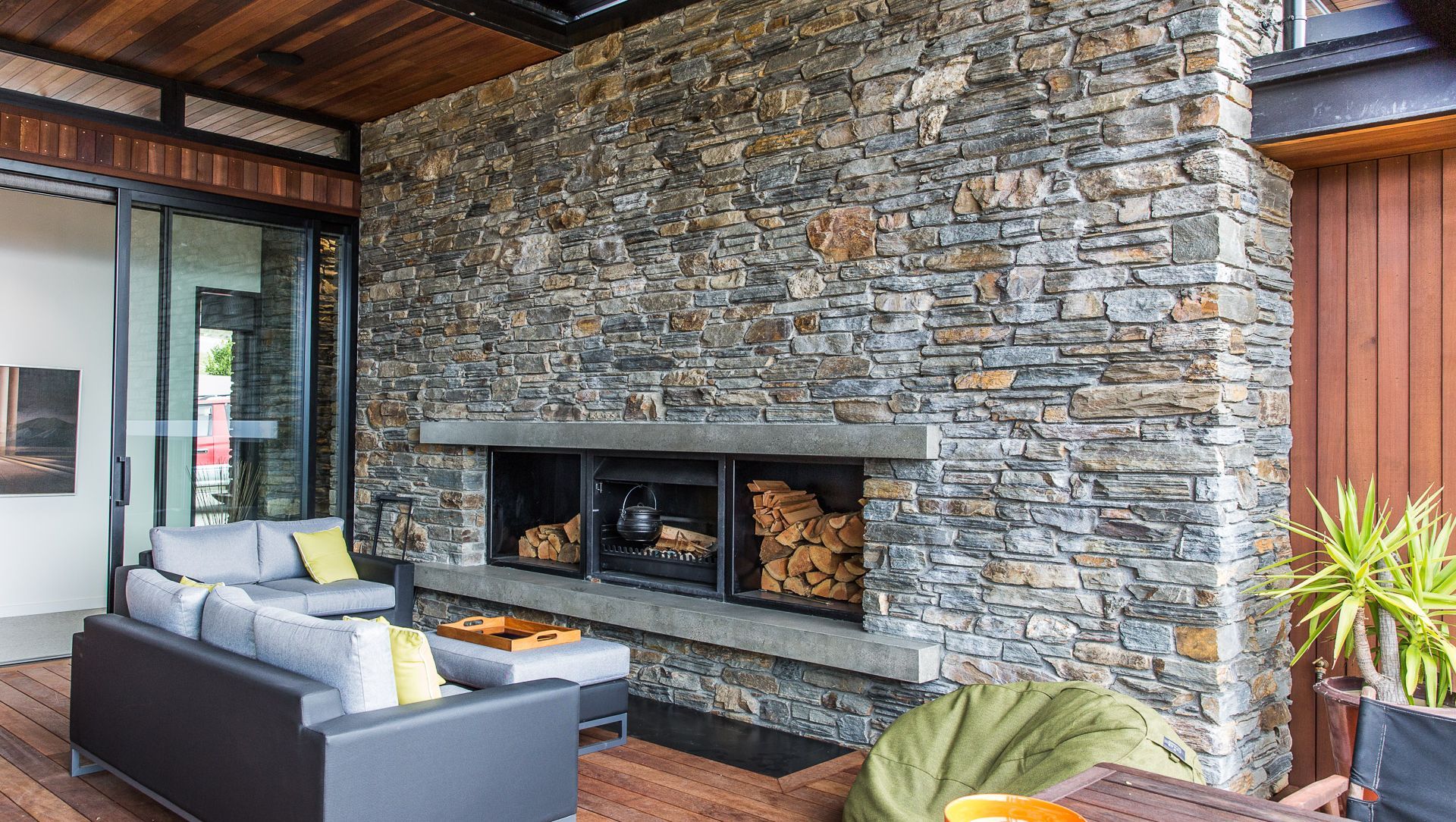 Mixed colour stone home banner