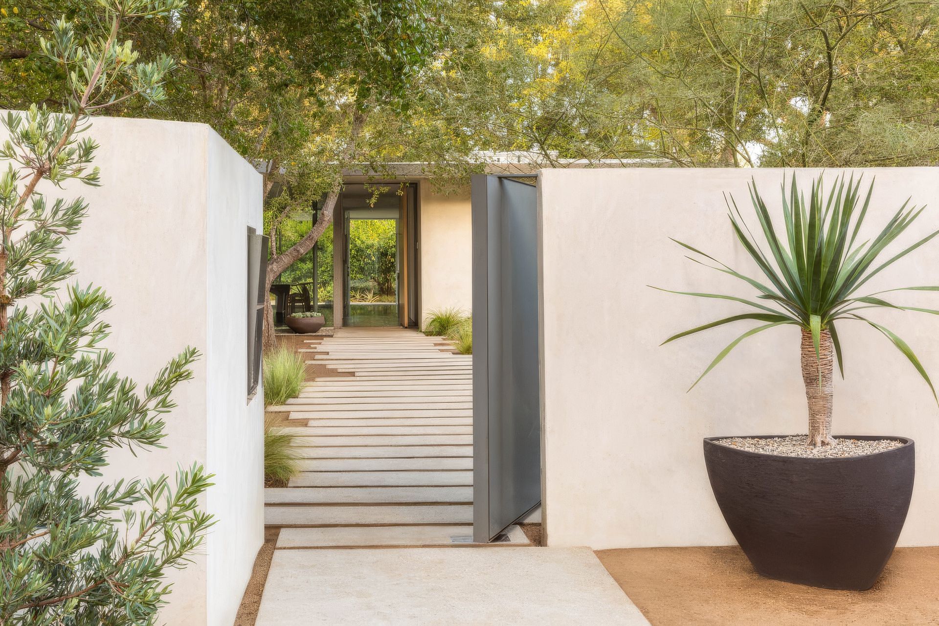 AssembledgeDobkinFrontGate0011-EditR-1024x685-upscaled-by-Replicate.jpg