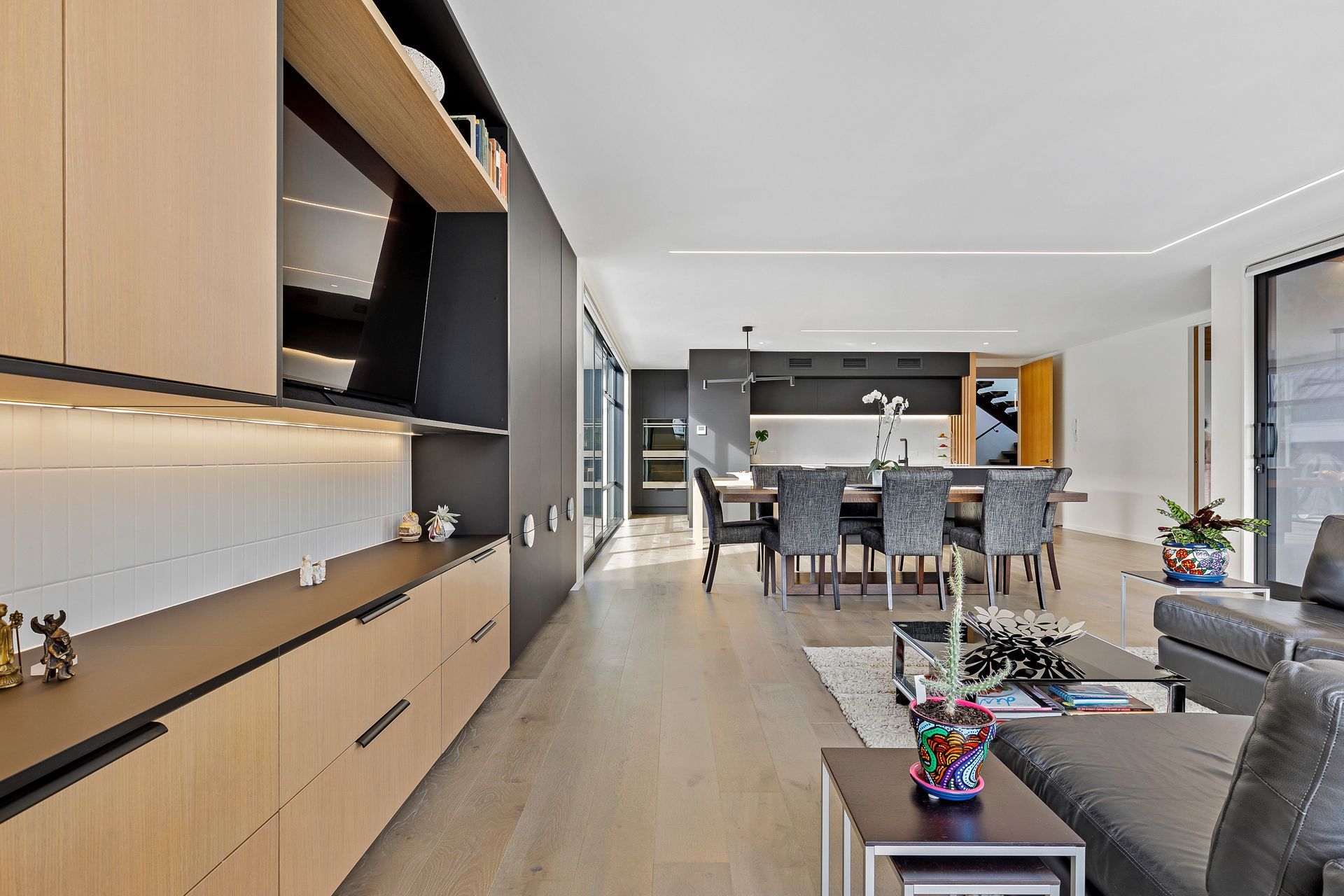 Eye catching Home - Fulton Ave