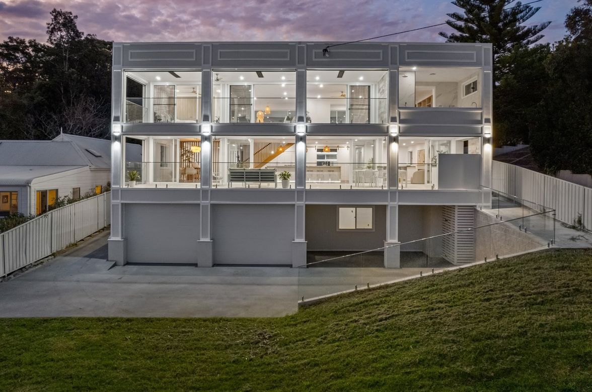 Bolton Point Residence - High End Residential