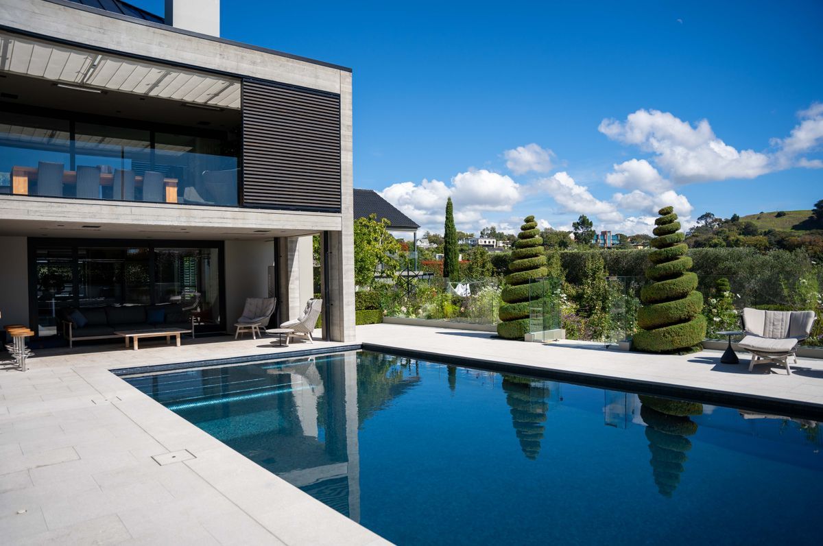 Fully tiled mosaic pool