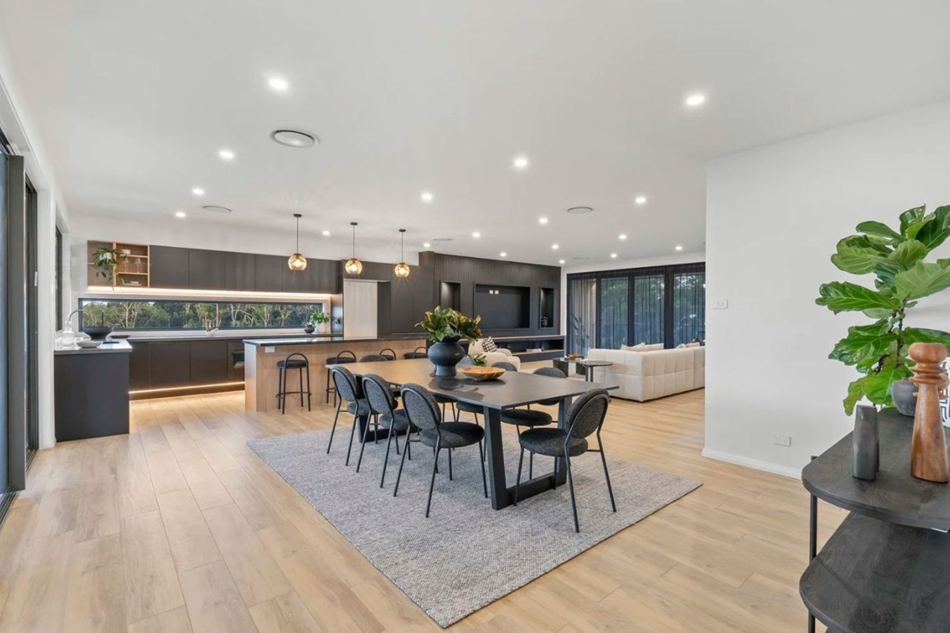 Dining-Merealba-House-by-Distinct-Innovations.jpg