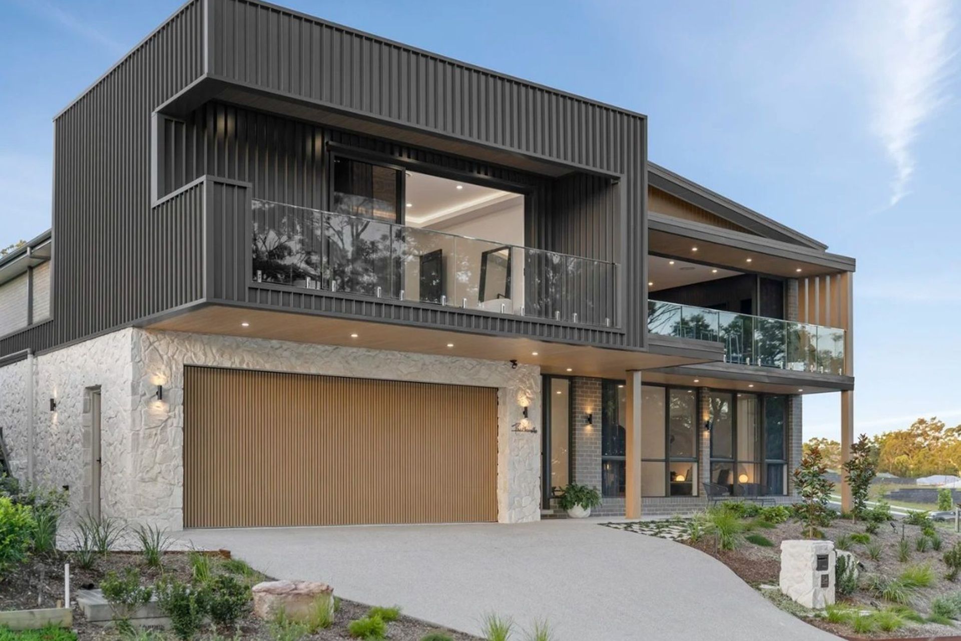 Facade-3-Merealba-House-by-Distinct-Innovations.jpg