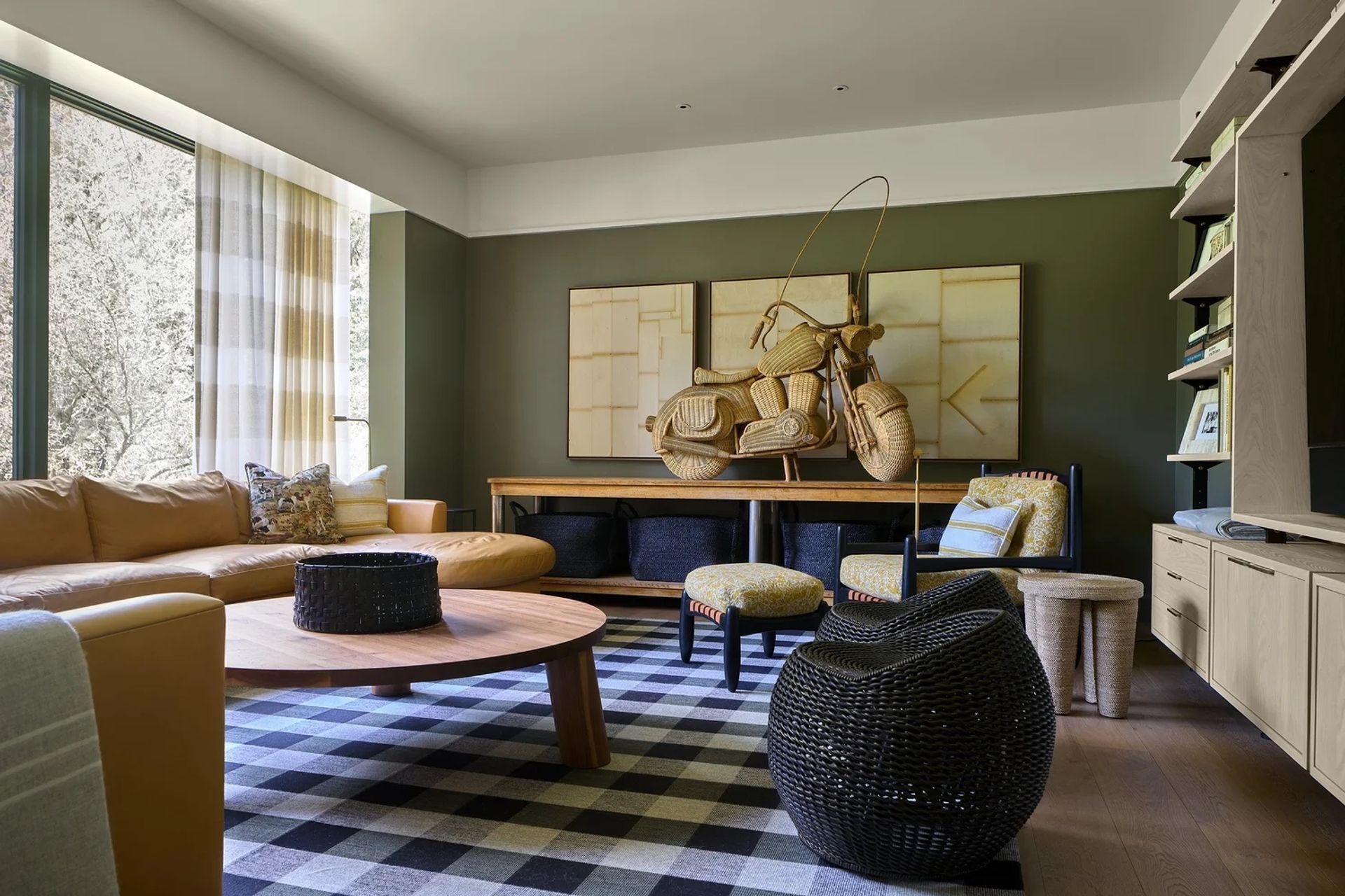 FamilyRoom2-2610208343-ap-compressed.jpg