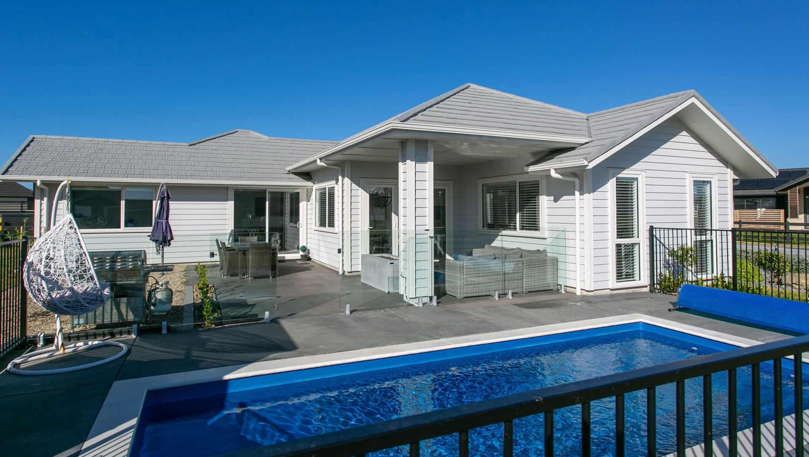 Bungalow with Pool